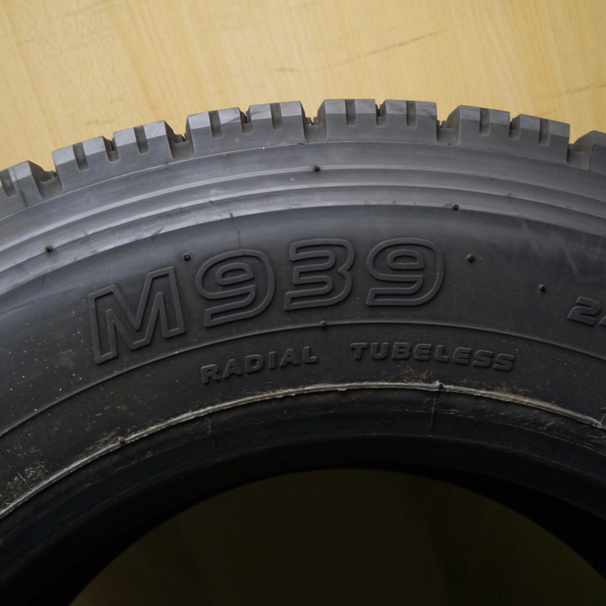 バリ溝!24年!9.5分!2本★トラック タイヤ 245/70R19.5 136/134J スタッドレス トーヨー M939 19.5インチ★5121215Hスタ