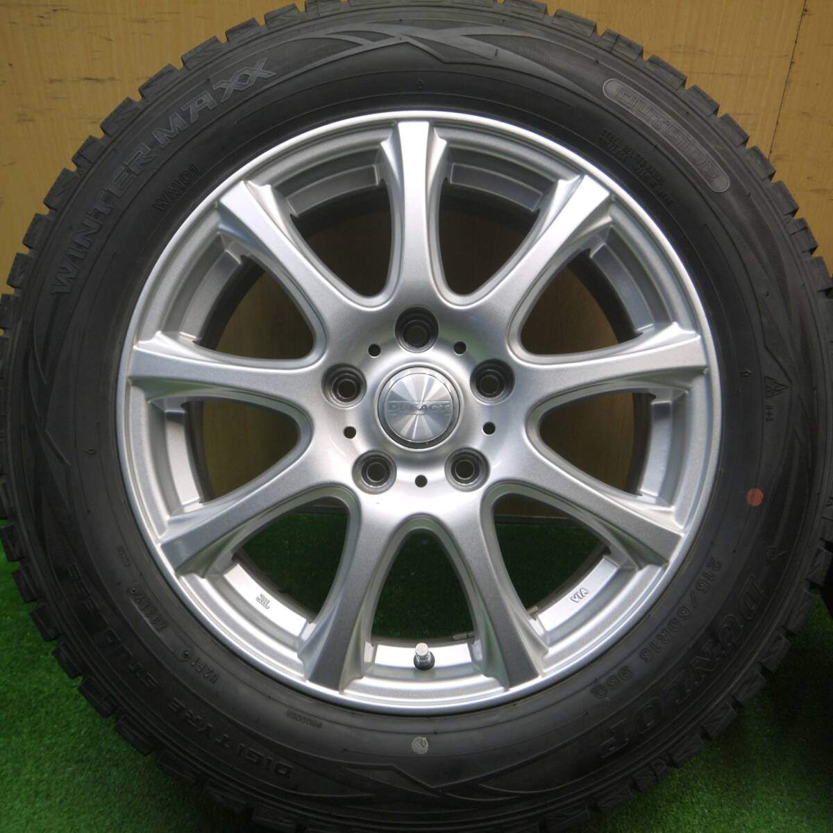 バリ溝!キレイ!9分★スタッドレス 215/60R16 ダンロップ ウインターマックス WM01 DUFACT デュファクト 16インチ PCD114.3/5H★4122401Hス