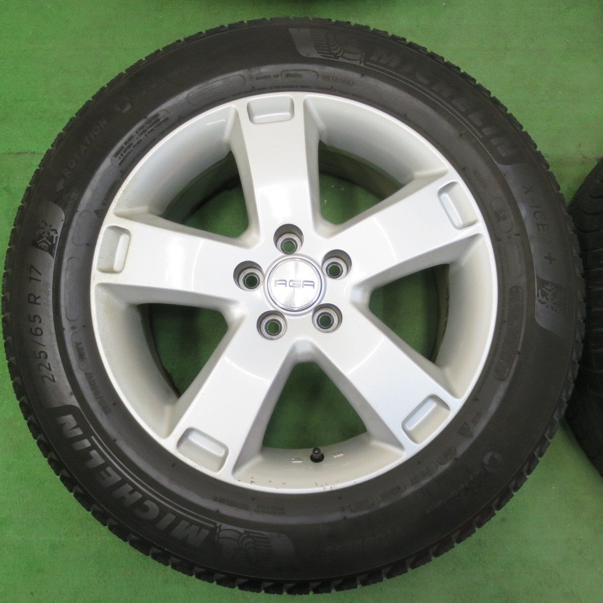 4本価格★ランドローバー 等 AGA ESSE2 225/65R17 スタッドレス ミシュラン X-ICE3+ 17インチ エッセ2 PCD108/5H★5010306イス