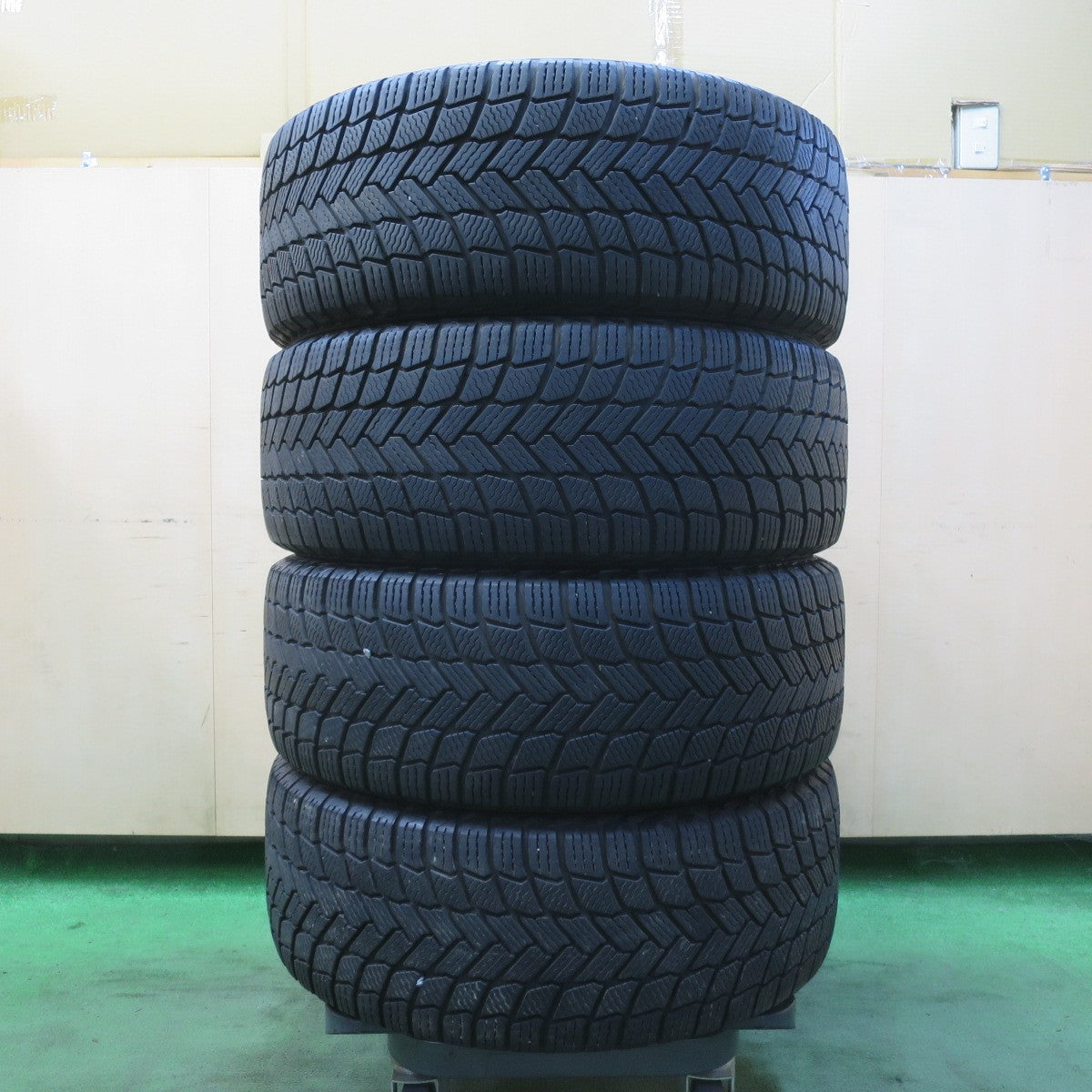 バリ溝!21年!キレイ!ほぼ10分★ワーゲン ゴルフ ハイラインマイスター 純正 225/45R17 スタッドレス ミシュラン X-ICE SNOW 17インチ PCD112/5H★5092311イス