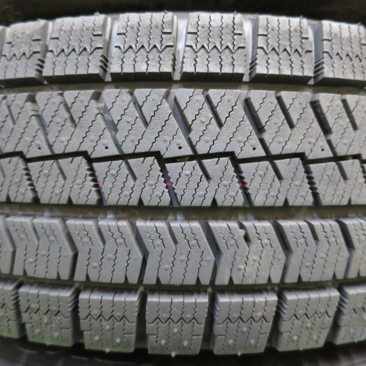 超バリ溝!ほぼ10分★旧車 WORK Equip 195/70R14 スタッドレス ブリヂストン ブリザック VRX2 ワーク エクイップ 14インチ PCD114.3/5H★4101604イス