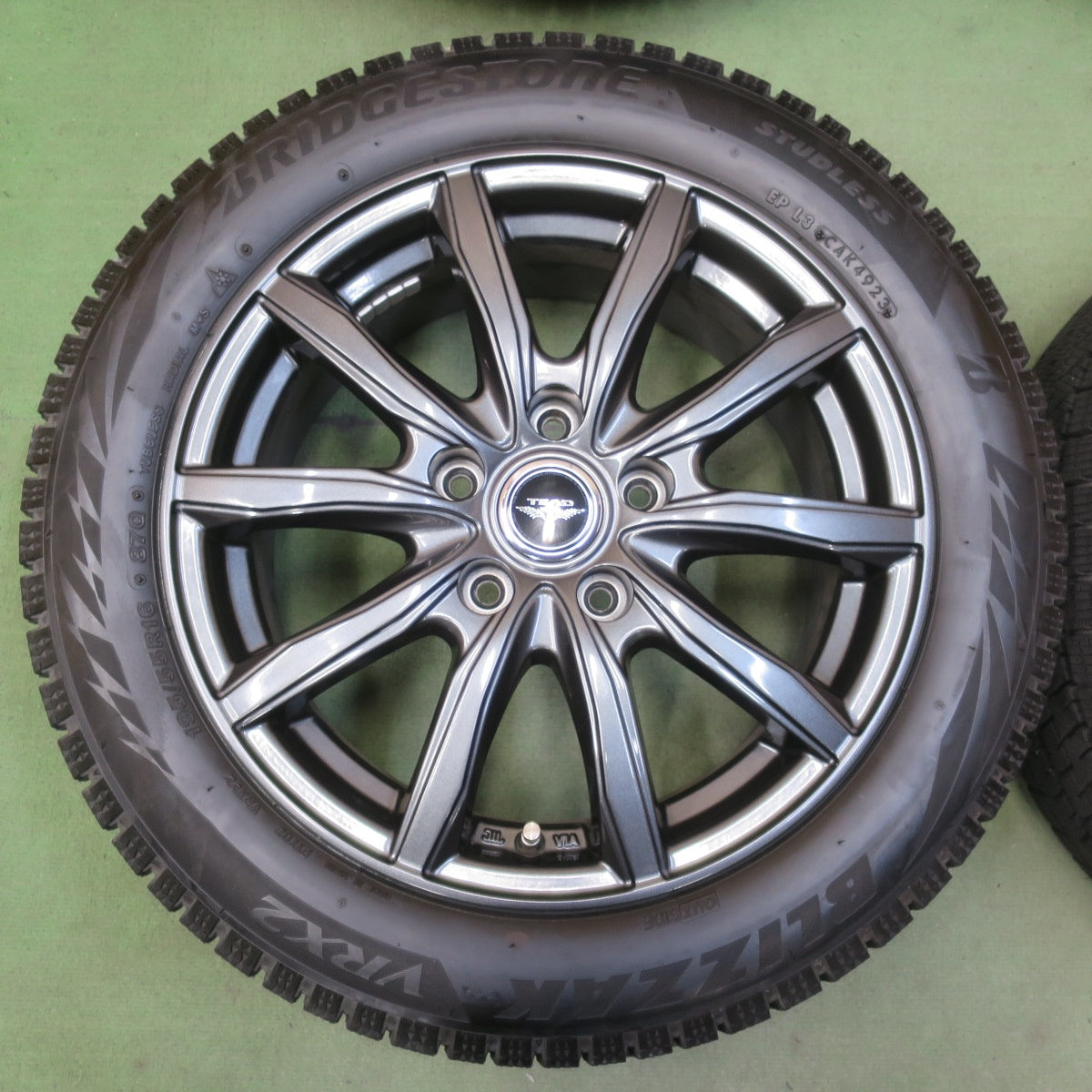 バリ溝!23年!キレイ!9.5分◎スタッドレス 195/55R16 ブリヂストン ブリザック VRX2 TEAD テッド 16インチ PCD114.3/5H◎6101305イス