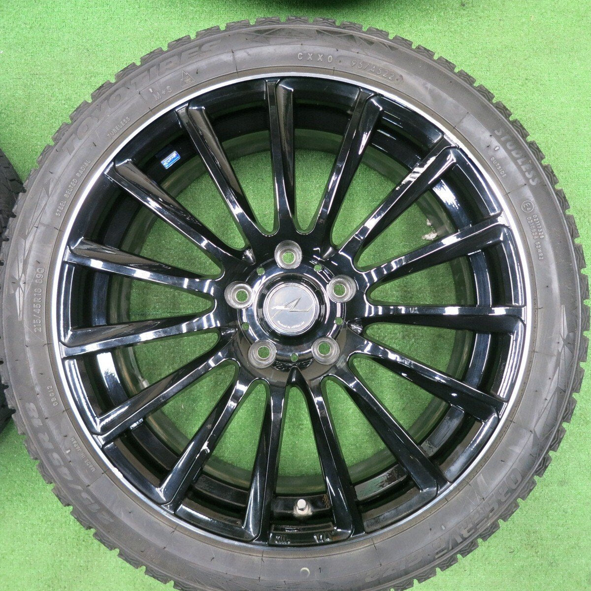 バリ溝!22年!8.5分★スタッドレス 215/45R18 トーヨー オブザーブ GIZ2 AXEL アクセル 18インチ PCD114.3/5H★5012308TNス