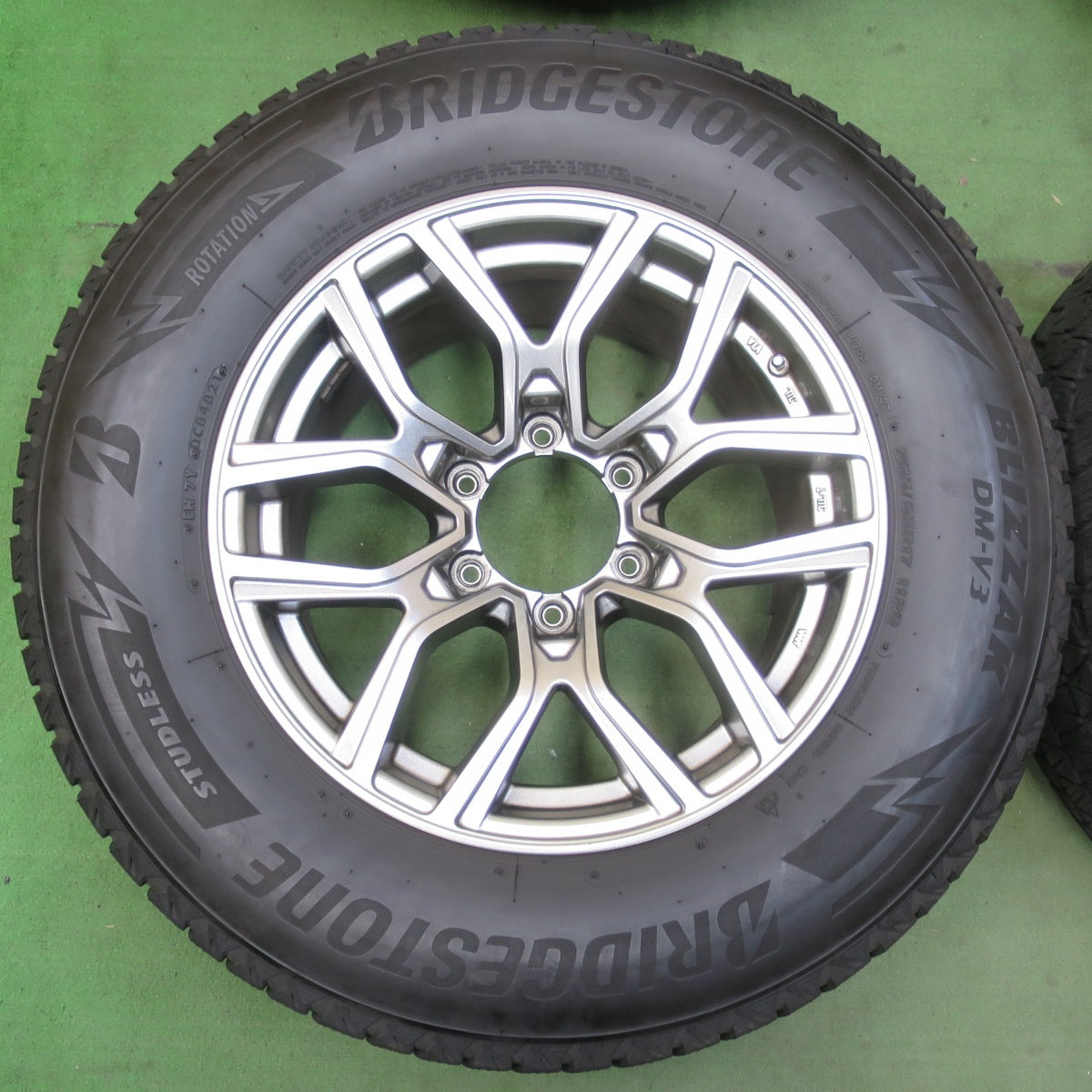 キレイ!21年★スタッドレス 265/65R17 ブリヂストン ブリザック DM-V3 KAZERA H301 カゼラ 17インチ PCD139.7/6H★5093001イス