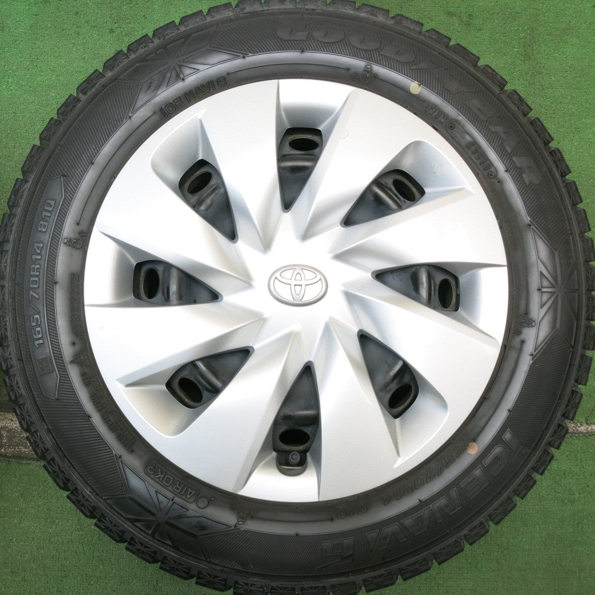 バリ溝!9分★トヨタ ヴィッツ 純正 スチール 165/70R14 スタッドレス グッドイヤー アイスナビ6 14インチ PCD100/4H★5072602HAス