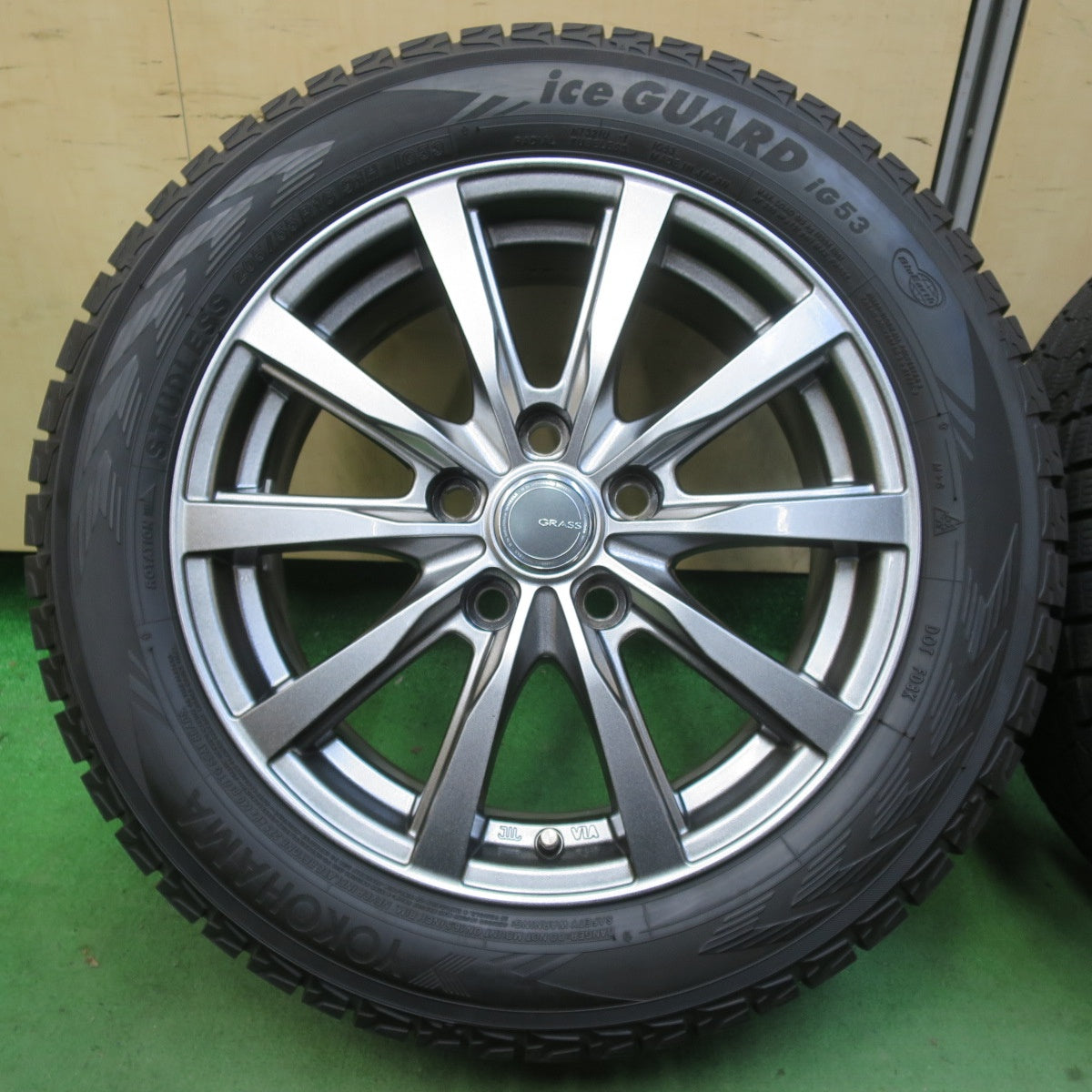 超バリ溝!22年!キレイ!9.5分以上★スタッドレス 205/55R16 ヨコハマ アイスガード iG53 GRASS グラス 16インチ PCD114.3/5H★5061807イス