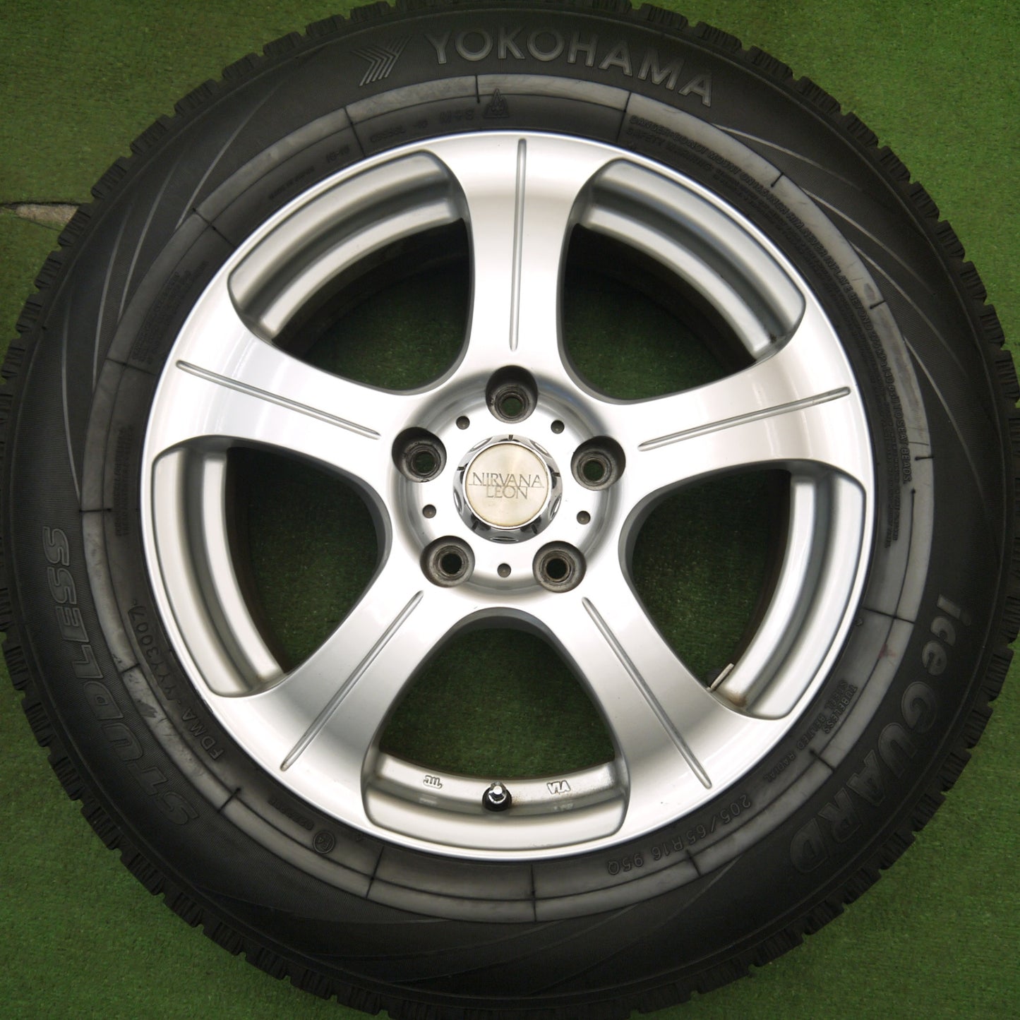 バリ溝!キレイ!9.5分★スタッドレス 205/65R16 ヨコハマ アイスガード NIRVANA LEON ニルヴァーナ レオン 16インチ PCD114.3/5H★5040907Hス
