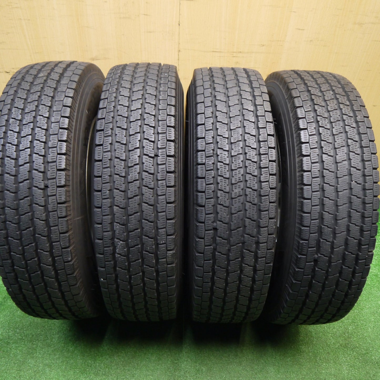 バリ溝!22年!キレイ!8.5分★KEELER 195/80R15 107/105L スタッドレス ヨコハマ アイスガード iG91 キーラー 15インチ PCD139.7/6H★5110507Hス