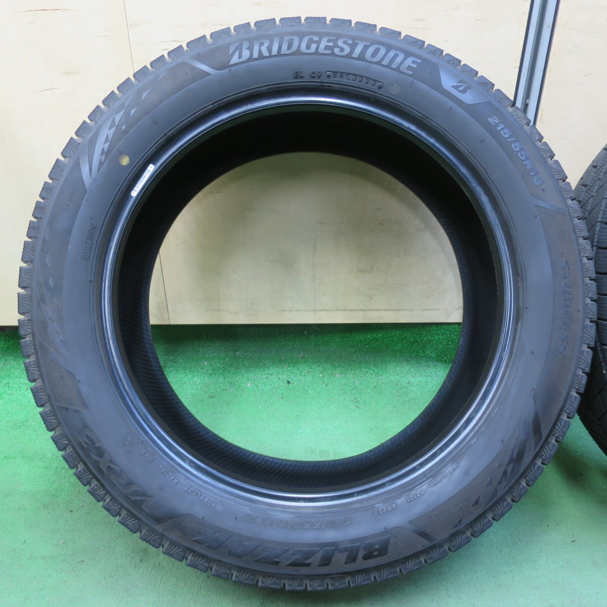 バリ溝!23年!9.5分★スタッドレス 215/55R18 ブリヂストン ブリザック VRX3 タイヤ 18インチ CX-30 ボルボ V60 等★5082605イスタ