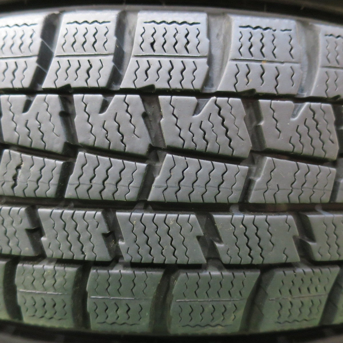 バリ溝!キレイ!9分★スタッドレス 155/65R14 ダンロップ ウインターマックス WM01 TIRO 14インチ PCD100/4H★5013117イス