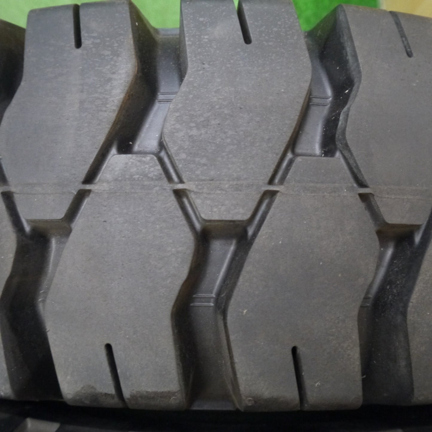 ほぼ未使用!2本★フォークリフト 7.00-12 RIM5.00 ダンロップ TRUKUSH POWER LIFTER DG ノーパンク タイヤ★6020603Hノタ