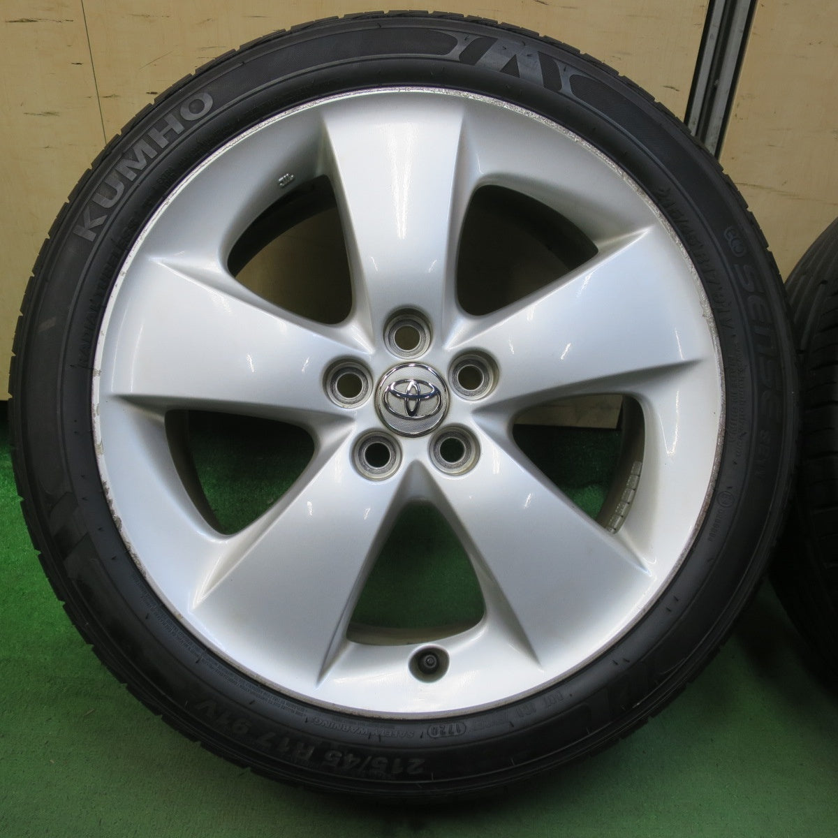 バリ溝!9.5分★トヨタ 30系 プリウス S G ツーリング 純正 215/45R17 クムホ ECO SENSE SE11 17インチ PCD100/5H★5092916イノ