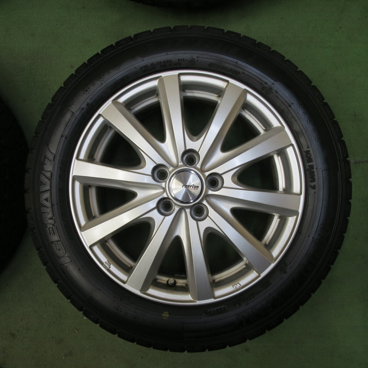 バリ溝!キレイ!9.5分★シエンタ 等 185/60R15 スタッドレス グッドイヤー アイスナビ7 ravrion RS01 ラブリオン 15インチ PCD100/5H★5092504TTス
