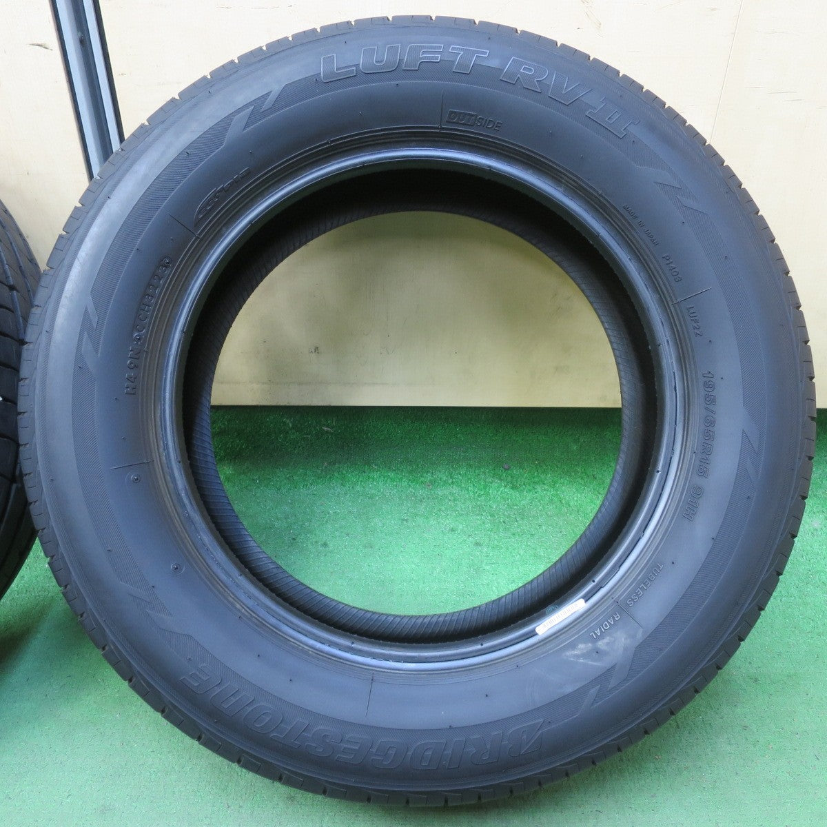 バリ溝!23年!9.5分★195/65R15 ブリヂストン LUFT RV2 タイヤ 15インチ プリウス ノア ヴォクシー 等★5072205イノタ