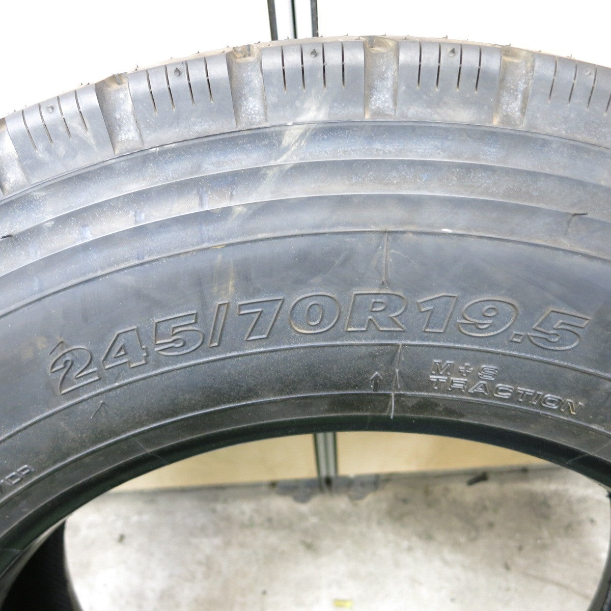 ほぼ未使用!1本★トラック タイヤ 245/70R19.5 136/134J ヨコハマ 710R ミックス オールシーズン 19.5インチ★5072606ナスタ