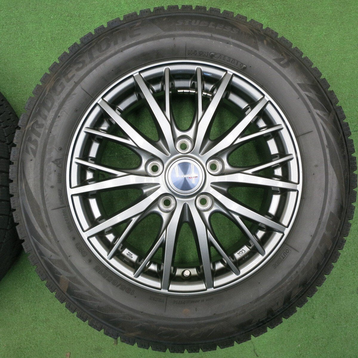 バリ溝!キレイ!9分★スタッドレス 195/65R15 ブリヂストン ブリザック VRX2 ravrion RM01 ラブリオン 15インチ PCD114.3/5H★5020402NJス