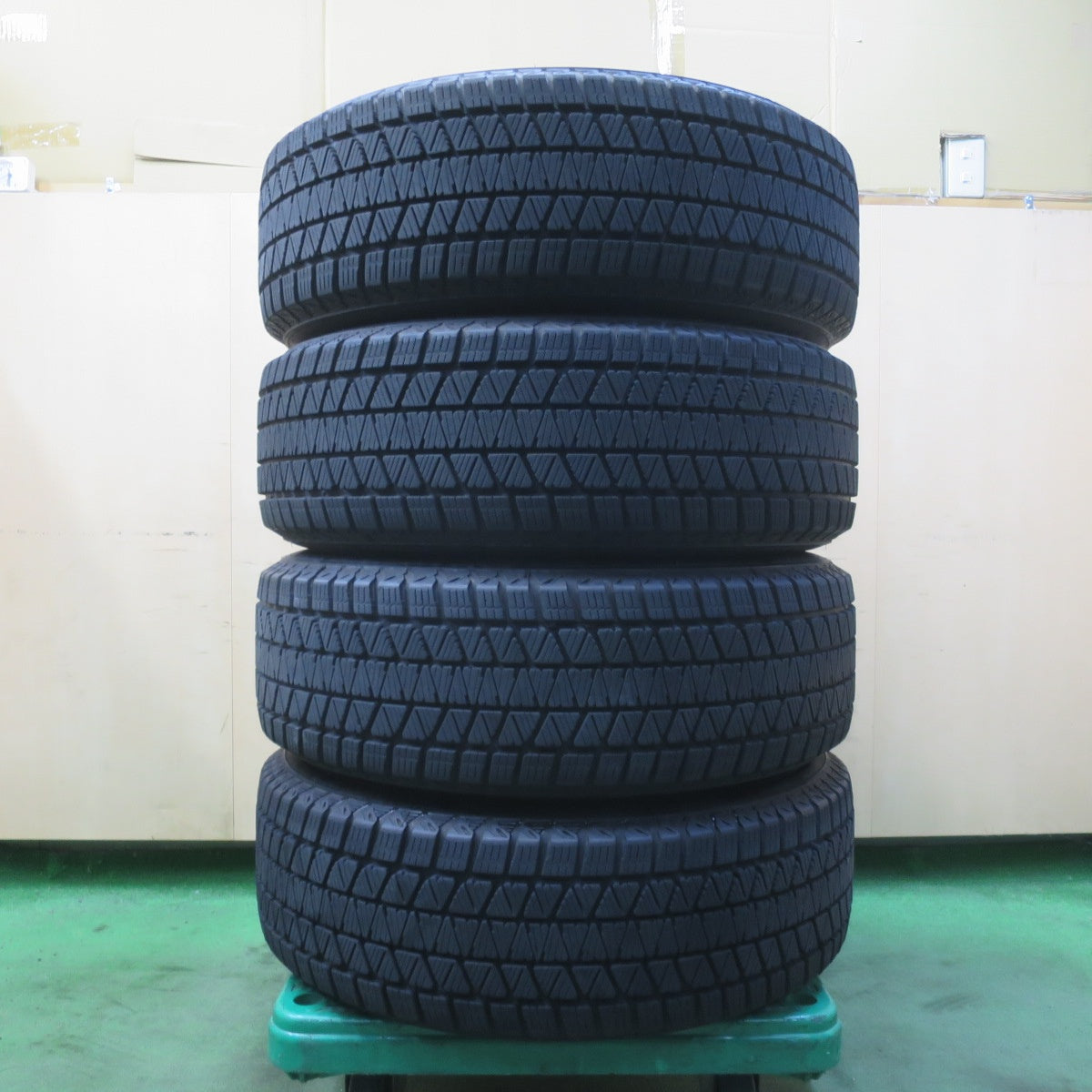 バリ溝!キレイ!9分★スタッドレス 225/65R17 ブリヂストン ブリザック DM-V3 TOPRUN トップラン 17インチ PCD114.3/5H★6031102イス