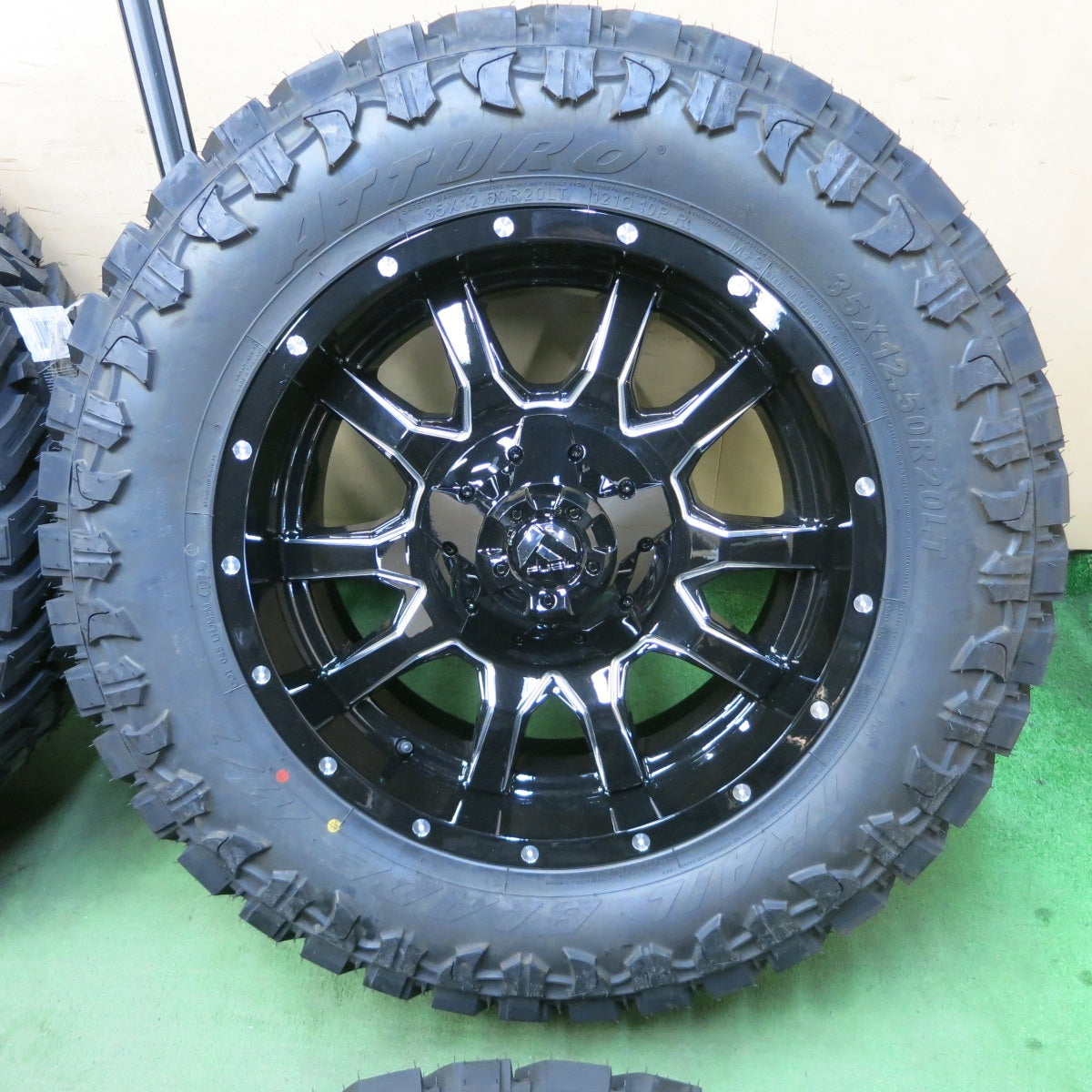 未使用!23年★ハマー 等 FUEL Offroad D627 Vandal 35×12.50R20 120Q 10PR ATTURO TRAIL BLADE M/T フューエル オフロード PCD165.1/8H★5041901ナノ