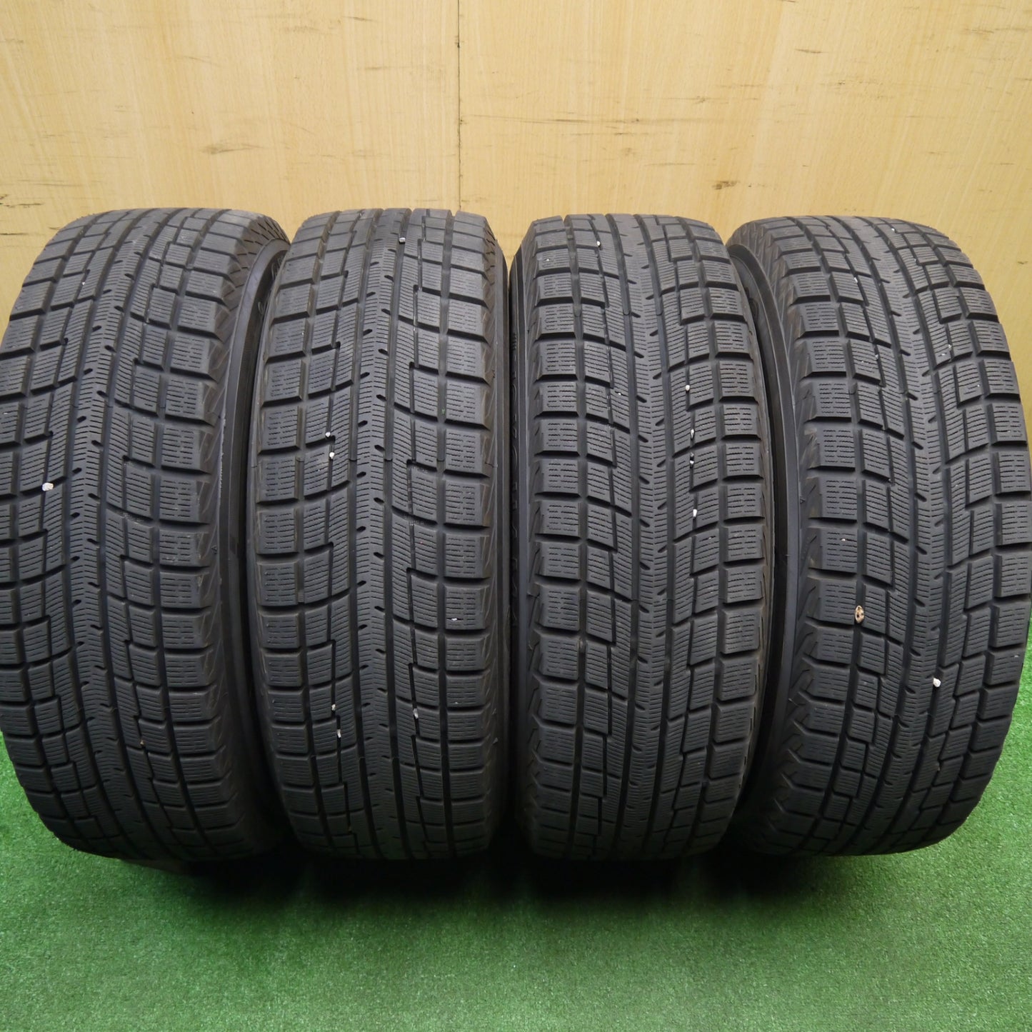 バリ溝!23年!キレイ!9.5分★プリウス 等 195/65R15 スタッドレス ヨコハマ アイスガード iG52C NIRVANA ニルバーナ ニルヴァーナ 15インチ PCD100/5H★5111105Hス