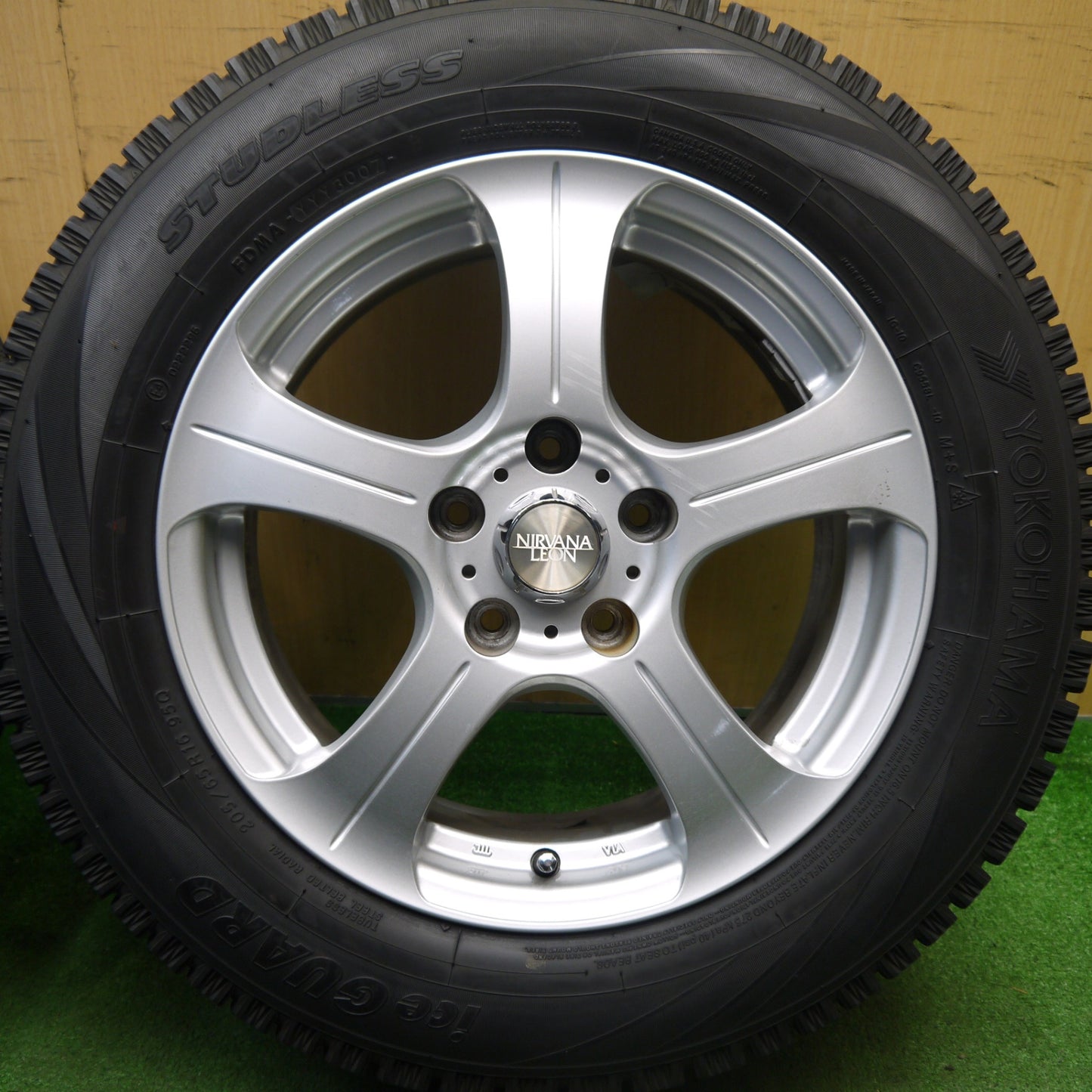 バリ溝!キレイ!9.5分★スタッドレス 205/65R16 ヨコハマ アイスガード NIRVANA LEON ニルヴァーナ レオン 16インチ PCD114.3/5H★5040907Hス
