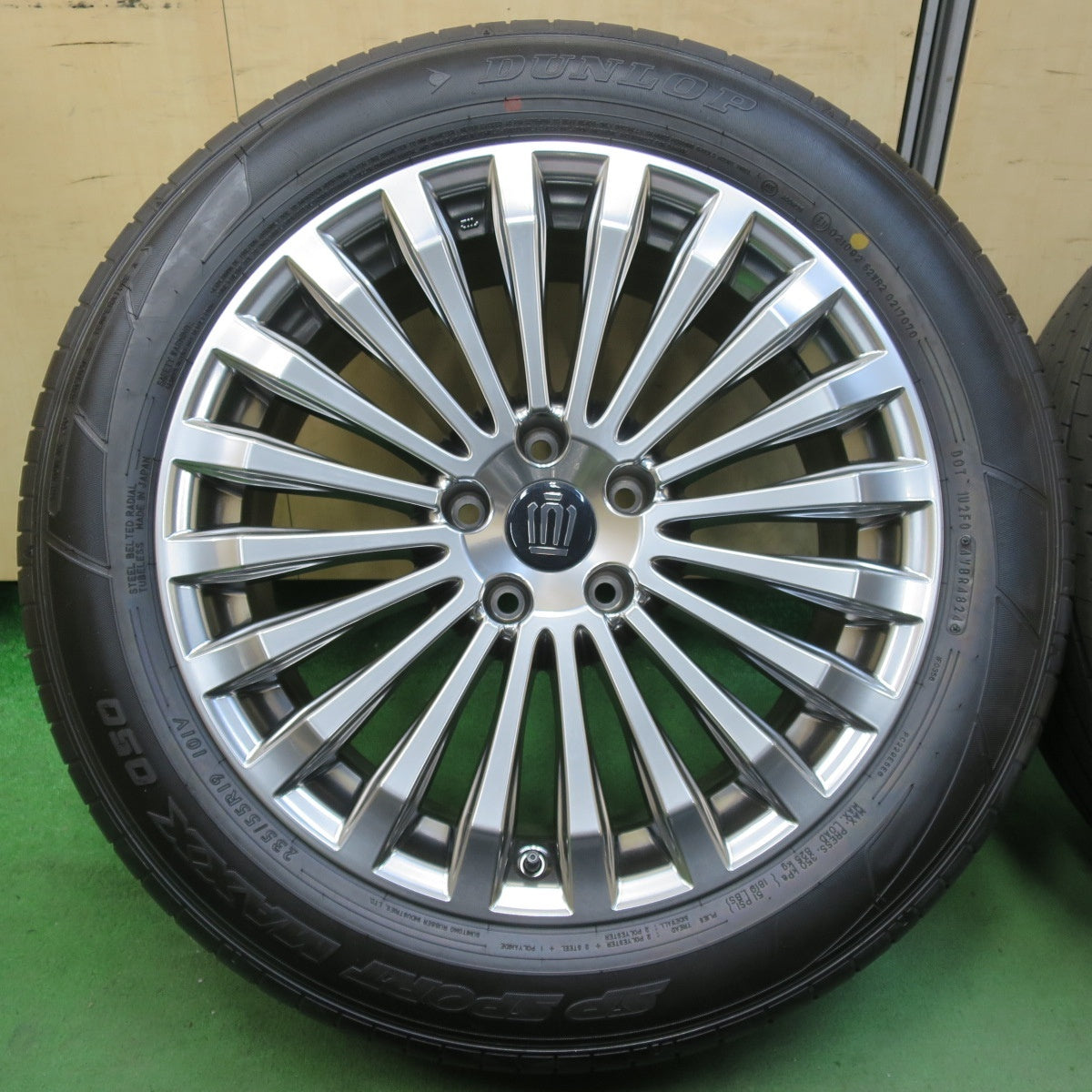 新車外し!24年★トヨタ 30系 クラウン セダン 純正 235/55R19 ダンロップ SPスポーツマックス 050 PCD120/5H★5040401イノ