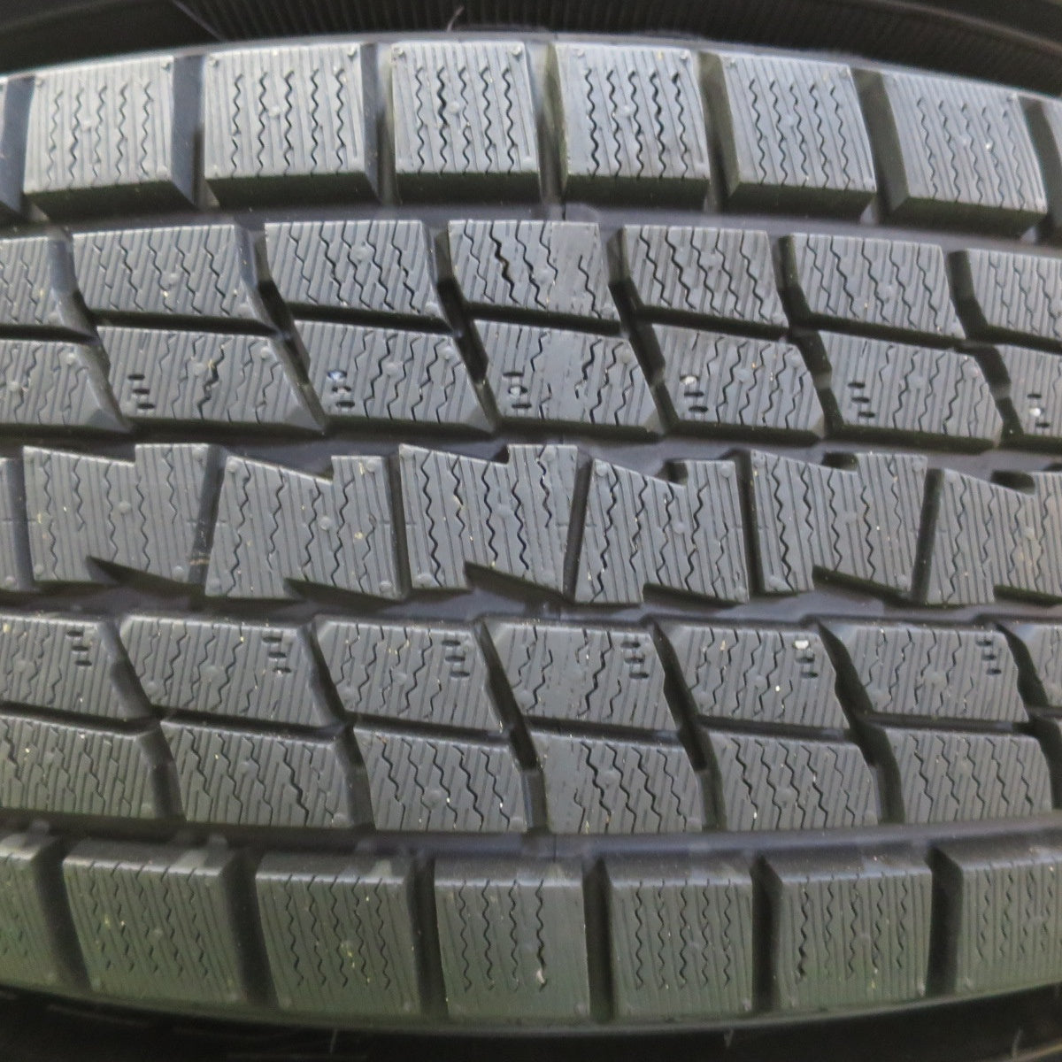超バリ溝!23年!キレイ!ほぼ10分★スタッドレス 225/65R17 グッドイヤー アイスナビ SUV ravrion RS01 ラブリオン 17インチ PCD114.3/5H★5051501イス