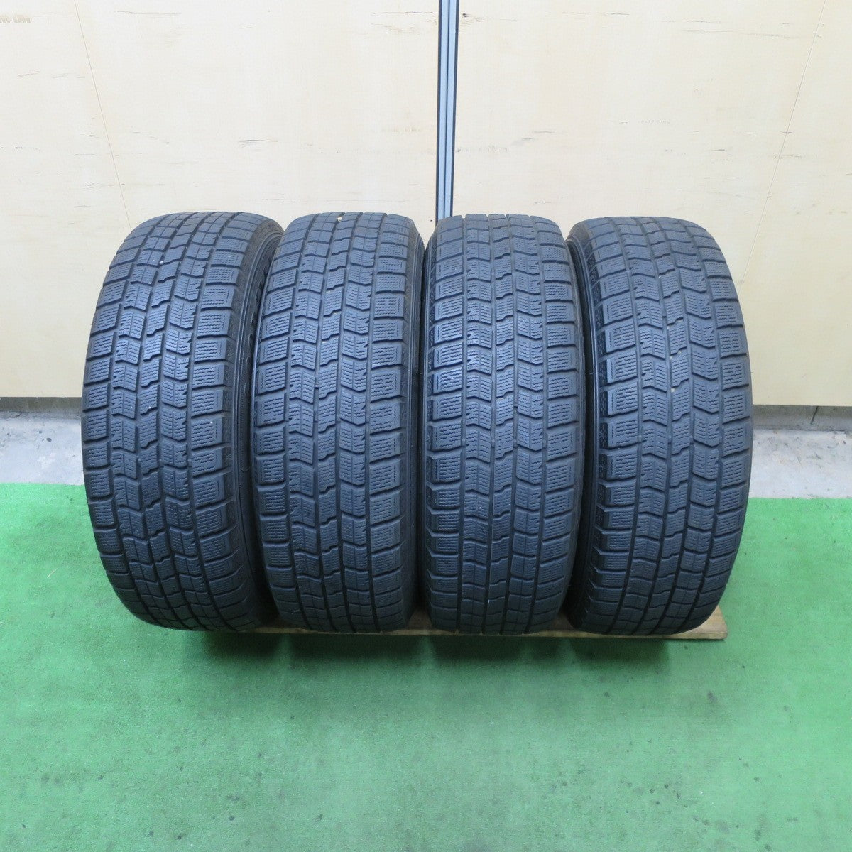 バリ溝!キレイ!9.5分★スタッドレス 225/60R17 グッドイヤー アイスナビ7 ravrion LUMIERE ラブリオン 17インチ PCD114.3/5H★5091705TTス