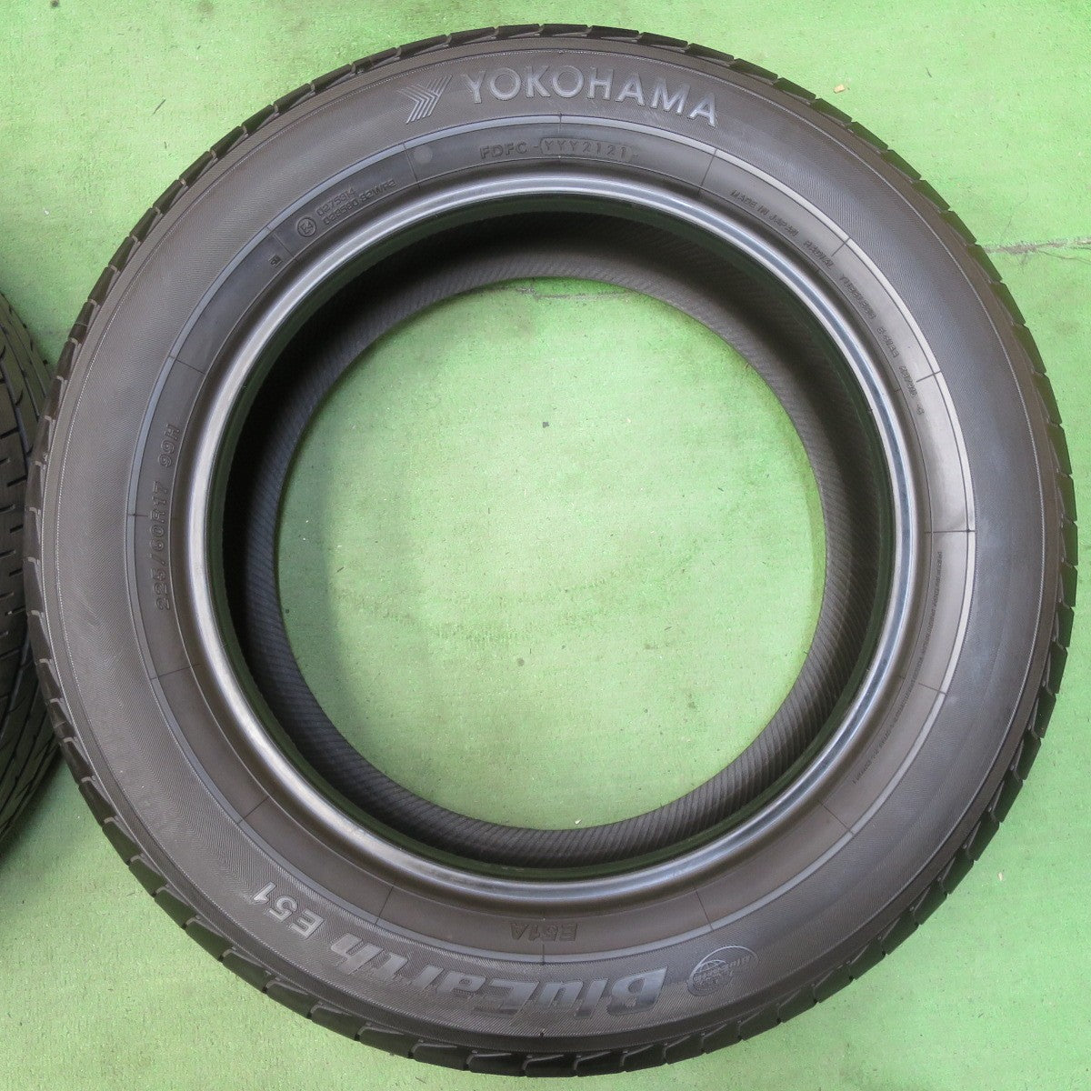 バリ溝!21年!9.5分以上★225/60R17 ヨコハマ ブルーアース E51 E51A タイヤ 17インチ アルファード ヴェルファイア 等★5061004イノタ