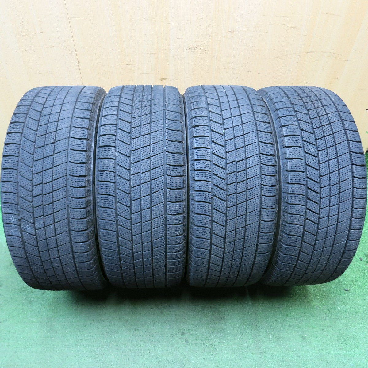 バリ溝!24年!キレイ!9.5分★アウディ 等 EURO AFG 245/40R18 スタッドレス ブリヂストン ブリザック VRX3 ユーロ 18インチ PCD112/5H★5092003HAス