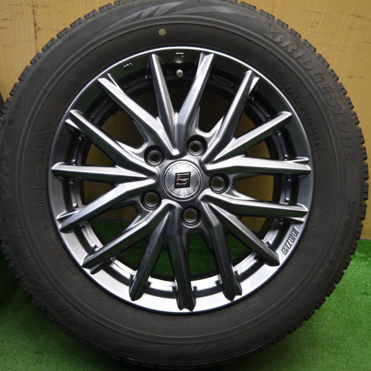キレイ★スタッドレス 185/65R15 ブリヂストン ブリザック VRX SEIN ザイン 15インチ PCD114.3/5H★5052606Hス