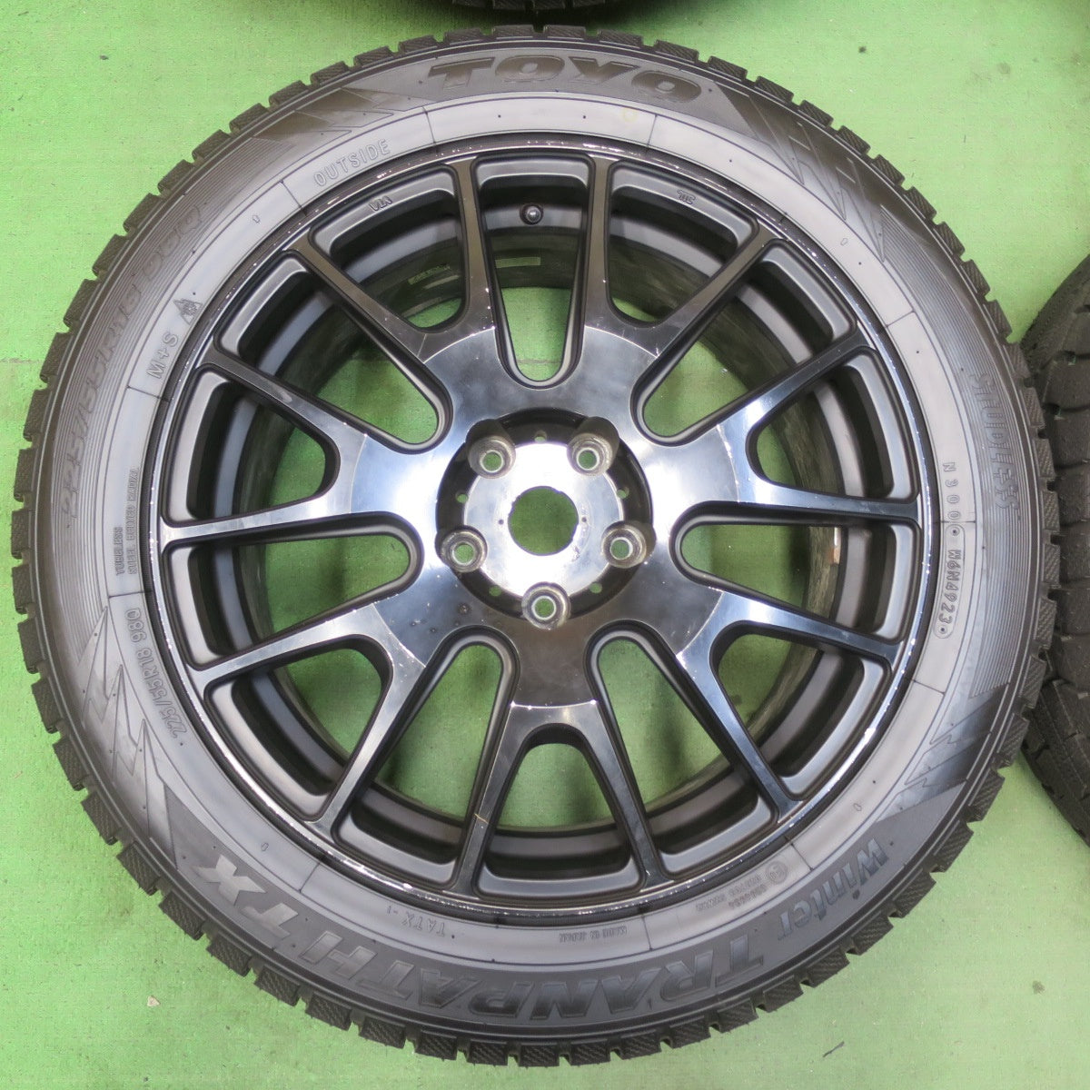 タイヤほぼ未使用!23年★スタッドレス 225/55R18 トーヨー ウインター トランパス TX MLJ IGNITE XTRACK イグナイト エクストラック 18インチ PCD114.3/5H★5060303イス