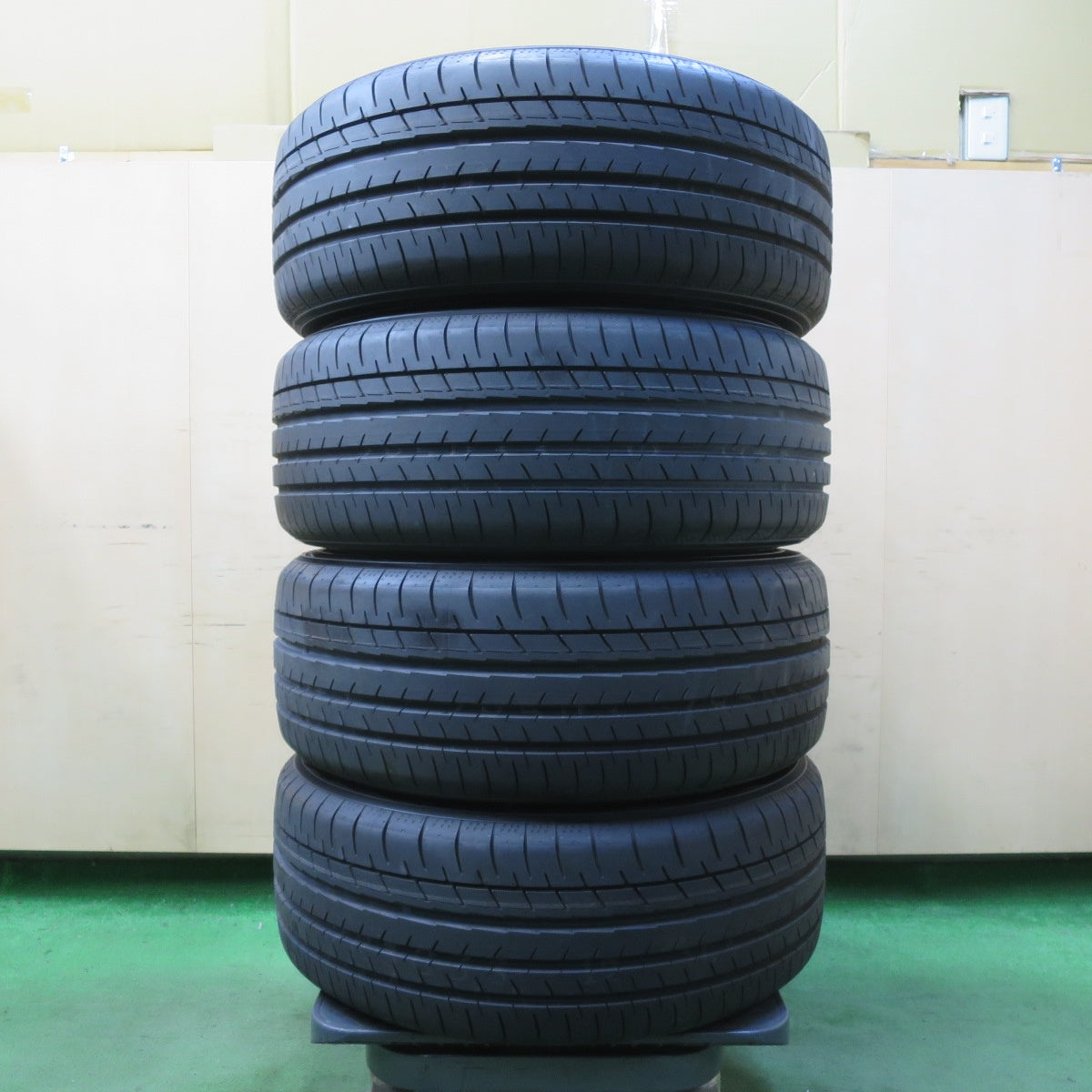 新車外し!24年★215/45R17 ヨコハマ BluEarth-GT AE51 タイヤ 17インチ カローラ ツーリング プリウス 86 BRZ 等★5051704イノタ