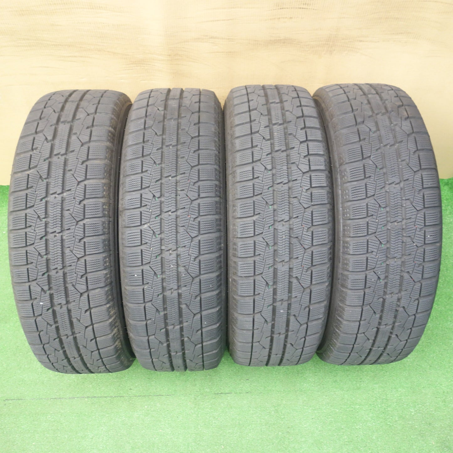 バリ溝!22年!キレイ!9.5分★スタッドレス 185/60R15 トーヨー オブザーブ ガリット GIZ ravrion RS01 ラブリオン 15インチ PCD100/4H★6051802KTス
