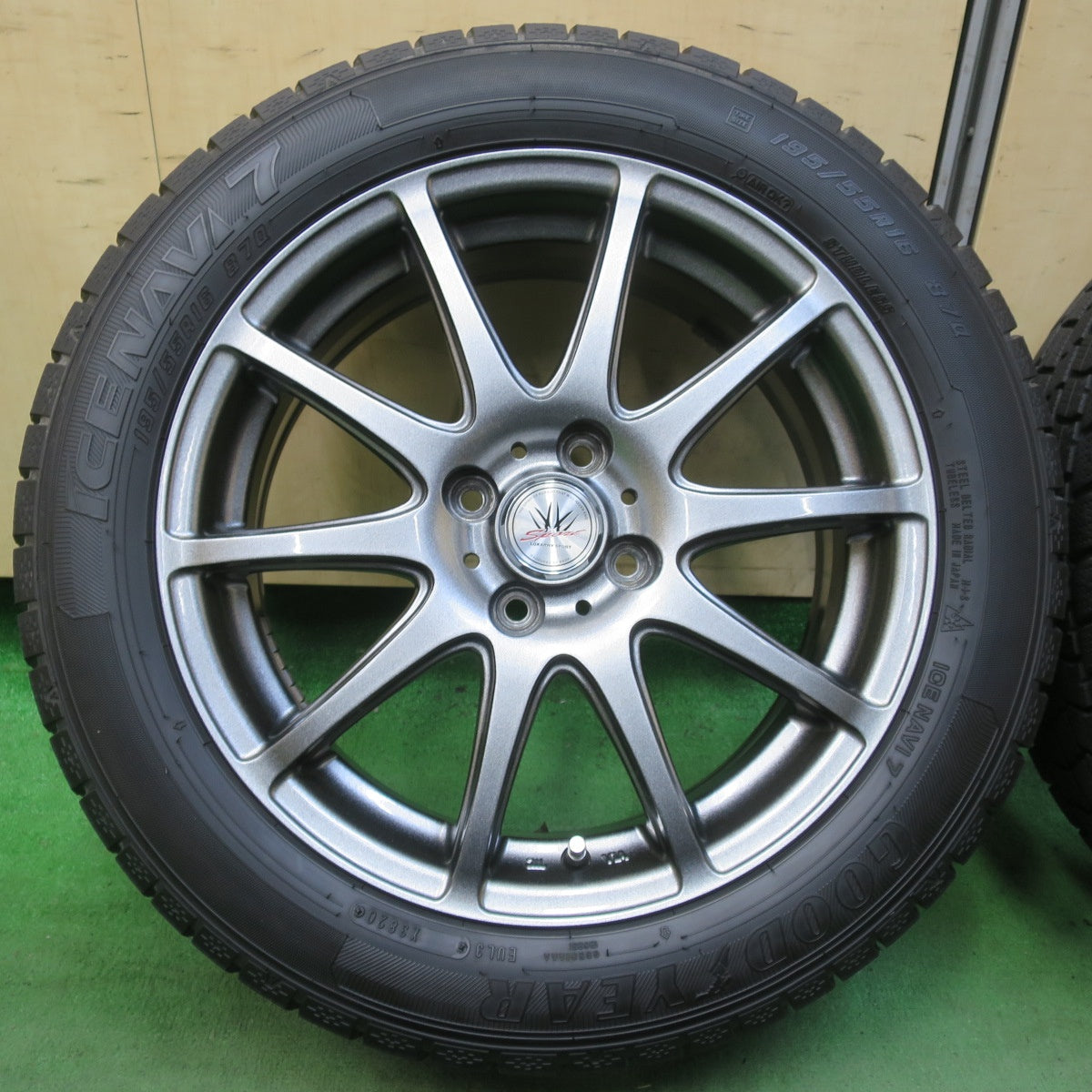 バリ溝!キレイ!9.5分★LOXARNY SPORT 195/55R16 スタッドレス グッドイヤー アイスナビ7 ロクサーニ スポーツ 16インチ PCD100/4H★5092602イス