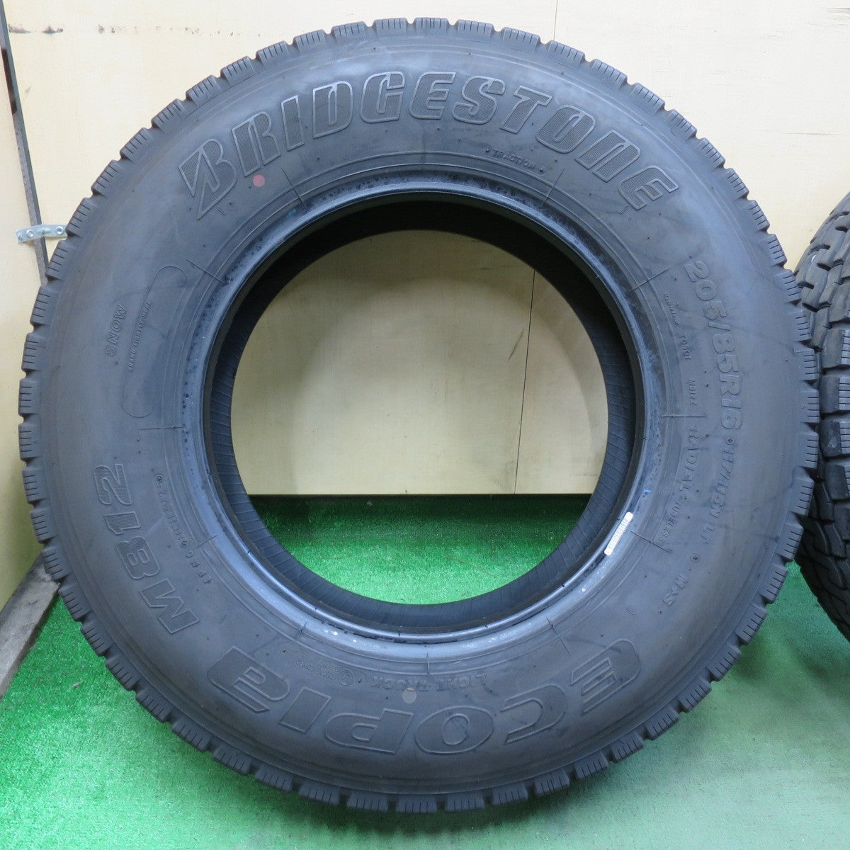 バリ溝!25年!8.5分!6本★トラック タイヤ 205/85R16 117/115N ブリヂストン エコピア M812 ミックス オールシーズン 16インチ★5102307イスタ