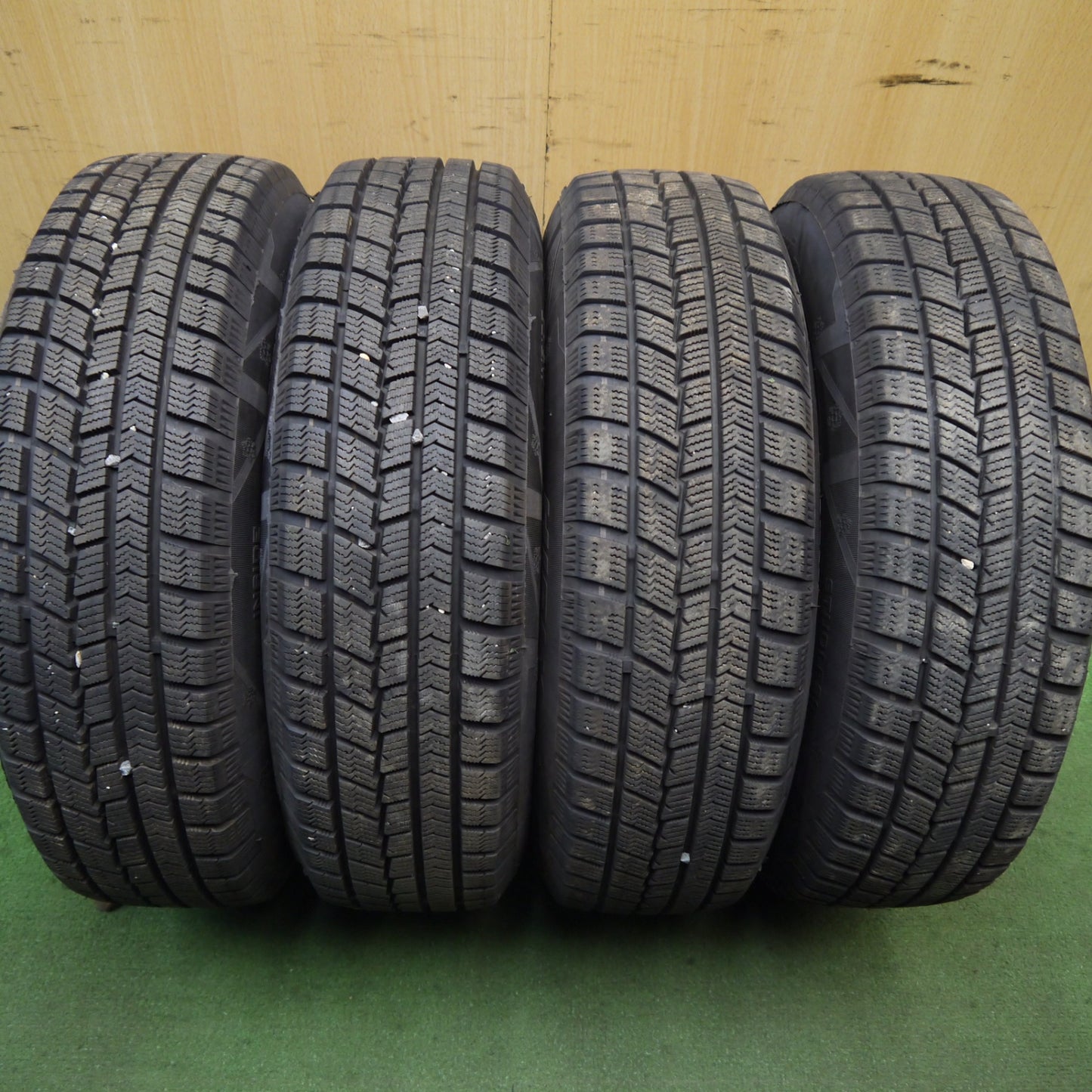 バリ溝!24年!キレイ!9.5分以上★スタッドレス 165/70R14 ハイフライ Win-turi 216 Verthandi ヴェルザンディ ヴェルサンディ 14インチ PCD100/4H★5080108Hス