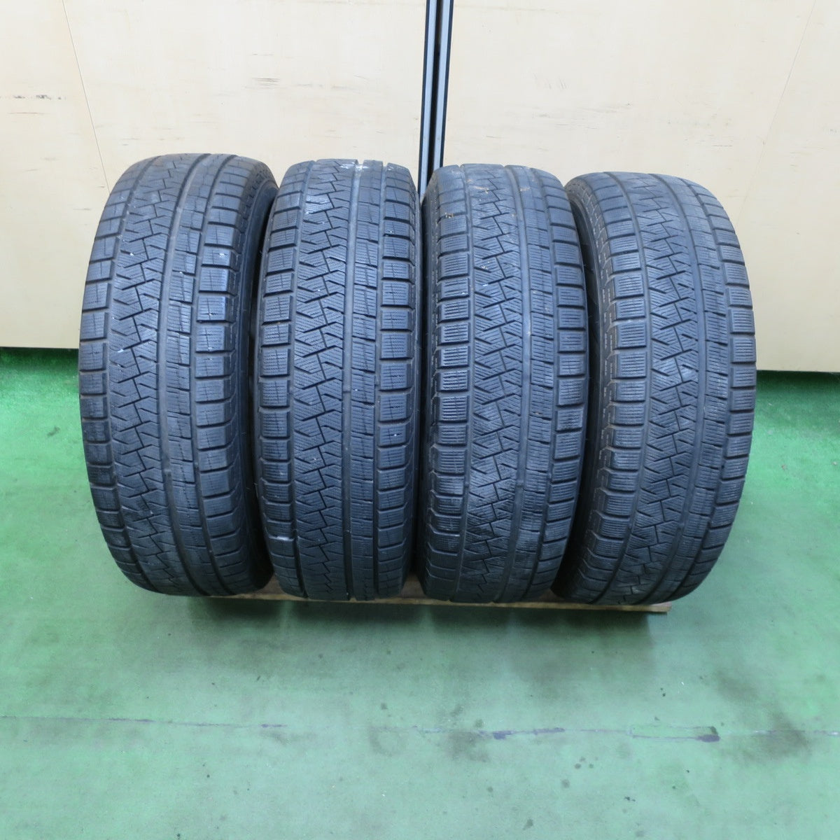 バリ溝!9分★トヨタ クルーガー 純正 225/65R17 スタッドレス ピレリ アイスアシンメトリコ 17インチ PCD114.3/5H★5090304TTス