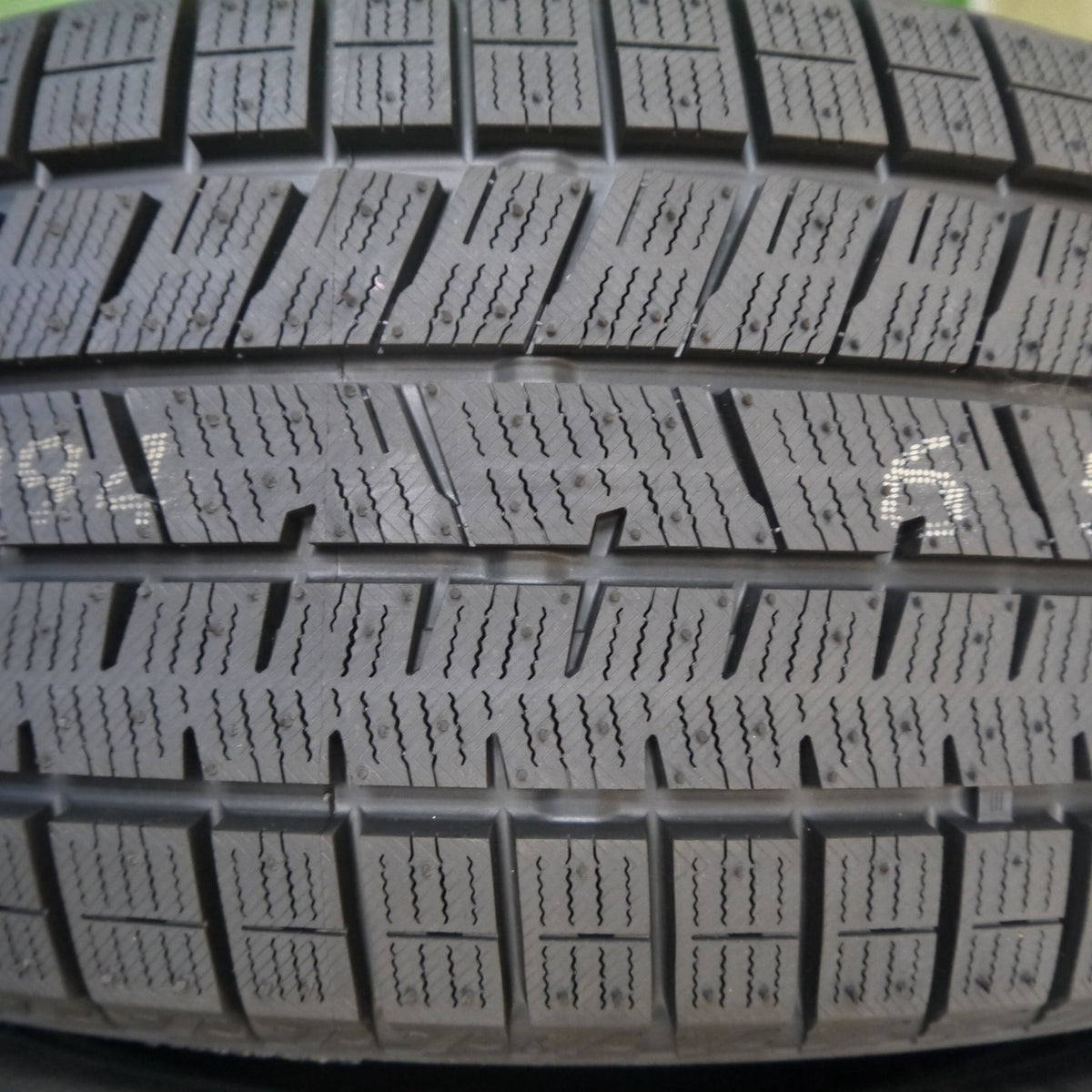 未使用!25年◎スタッドレス 205/55R16 ヨコハマ アイスガード iG80 E+ タイヤ 16インチ ノア ヴォクシー リーフ インプレッサ 等◎6100903Hスタ