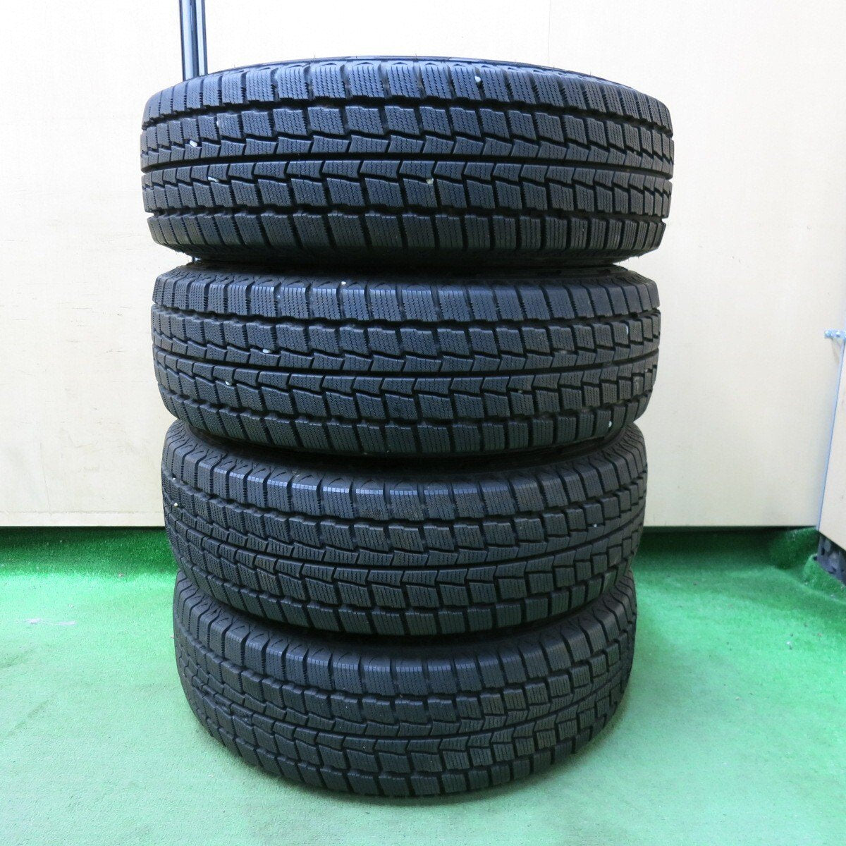 バリ溝!22年!9.5分以上★ハイエース 等 195/80R15 107/105L スタッドレス ハンコック ウインター RW06 社外 アルミ 15インチ PCD139.7/6H★4122508SYス