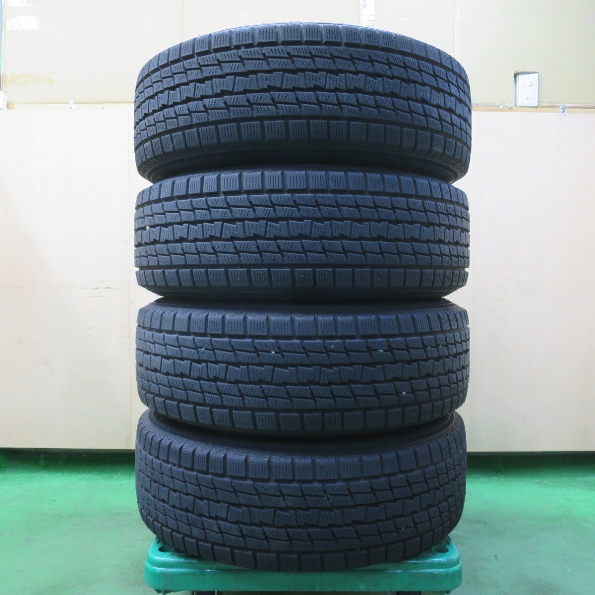 バリ溝!キレイ!9.5分★スタッドレス 225/60R18 グッドイヤー アイスナビ SUV ravrion RS01 ラブリオン 18インチ PCD114.3/5H★5040701イス