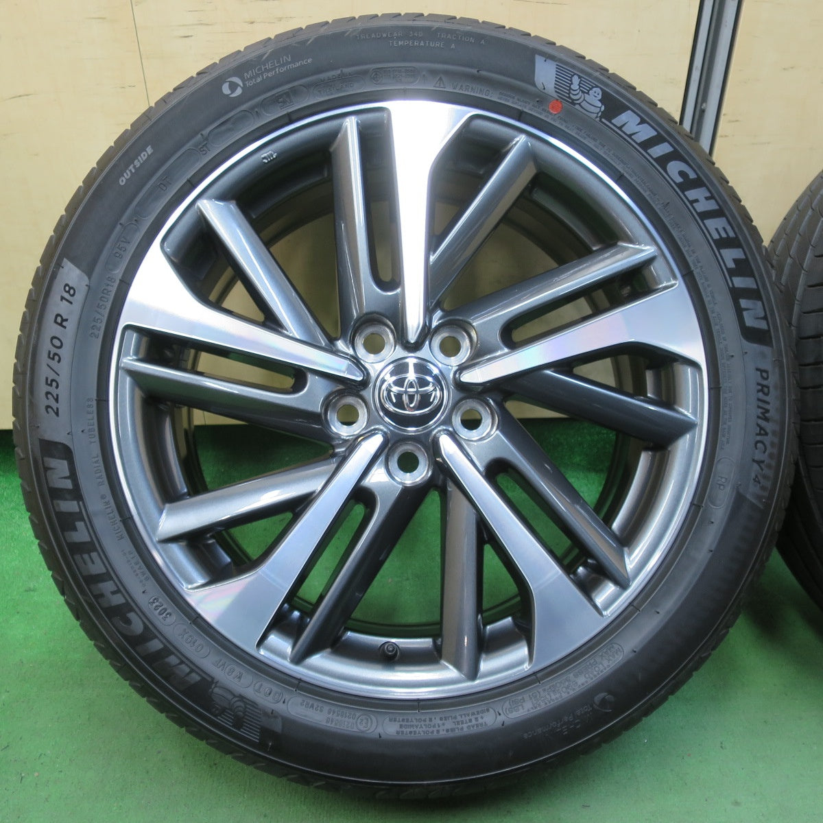 新車外し!23年★トヨタ カローラ クロス Z 純正 225/50R18 ミシュラン プライマシー4 18インチ PCD114.3/5H★5042905イノ