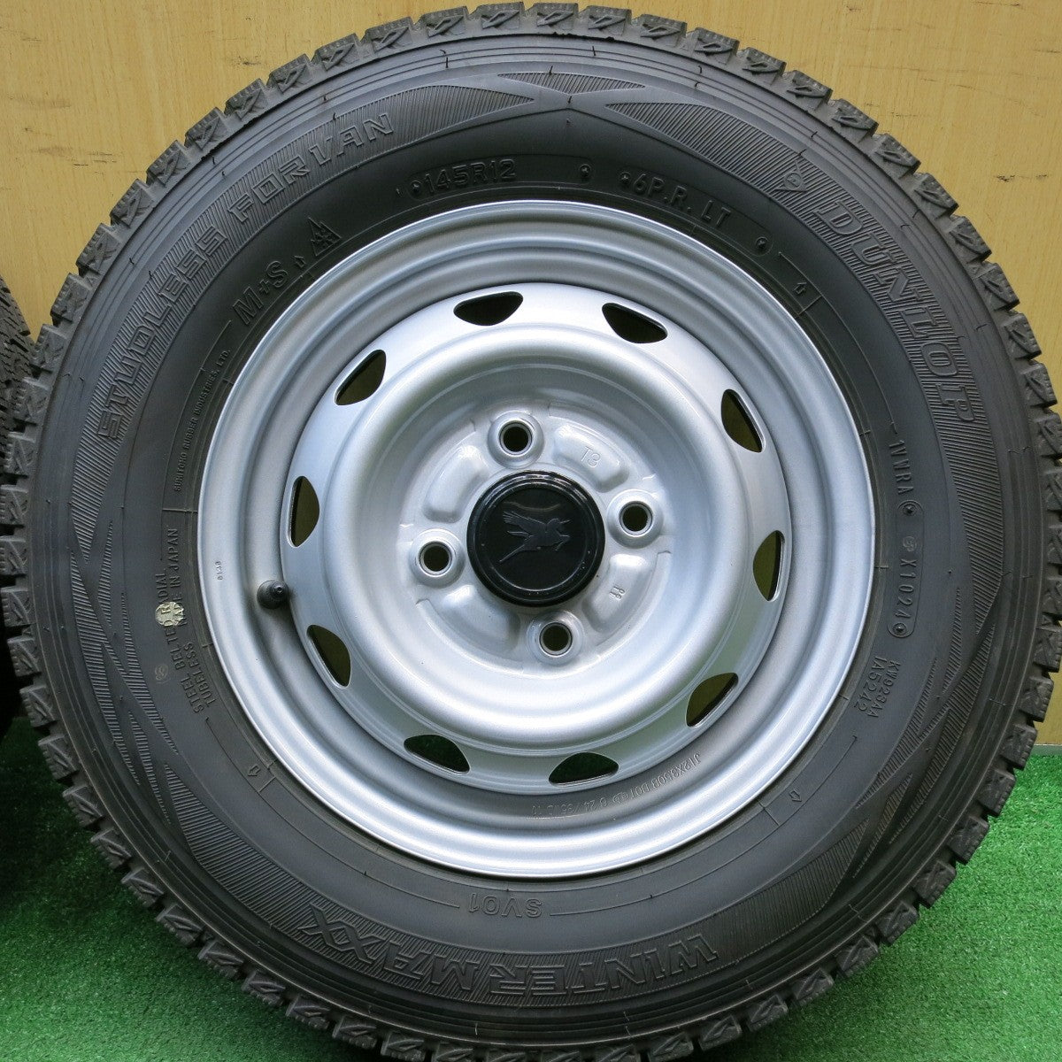 バリ溝!24年!キレイ!ほぼ10分★スタッドレス 145R12 6PR ダンロップ ウインターマックス SV01 スチール ホイール 12インチ PCD100/4H★5053111HAス