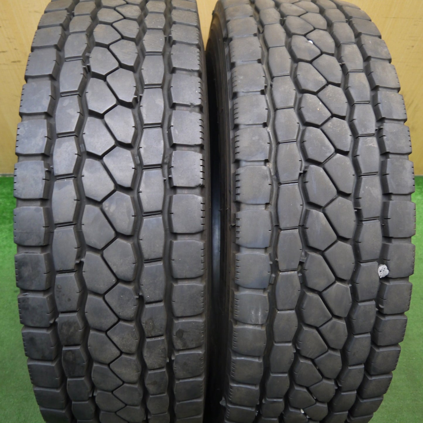 バリ溝!24年!9.5分!2本★トラック タイヤ 265/70R19.5 140/138J ブリヂストン エコピア M801Ⅱ ミックス オールシーズン 19.5インチ★5061103KKノタ