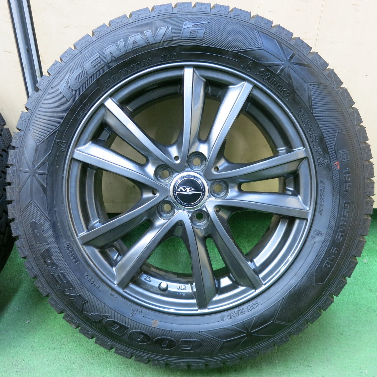 超バリ溝!キレイ!ほぼ10分★プリウス 等 195/65R15 スタッドレス グッドイヤー アイスナビ6 NIRVANA NV ニルバーナ ニルヴァーナ 15インチ PCD100/5H★5082604SKス
