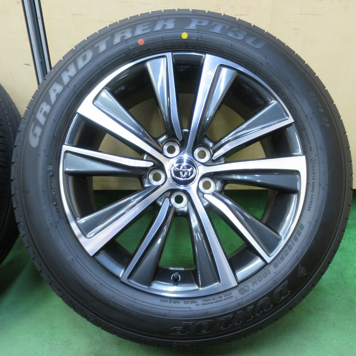 新車外し 24年★トヨタ 80系 ハリアー Gグレード 純正 225/60R18 ダンロップ グラントレック PT30 PCD114.3/5H★5040801イノ
