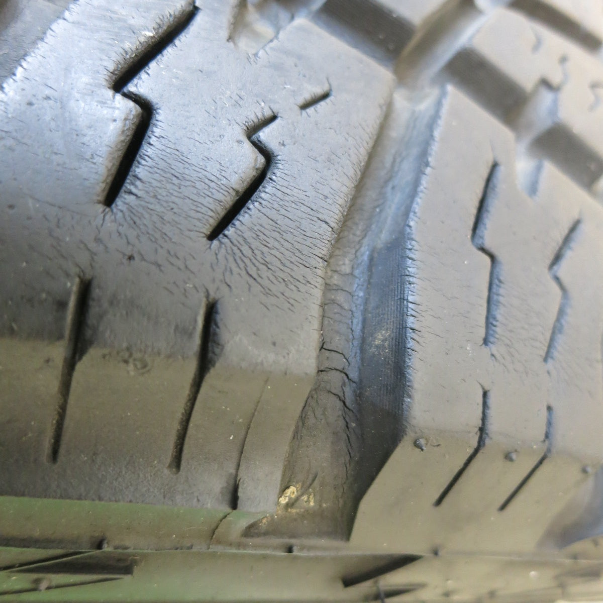 バリ溝!9分!1本★305/40R22 ニットー TERRA GRAPPLER ALL TERRAIN テラ グラップラー オールテレーン 22インチ ランクル 等★5110501ナノタ