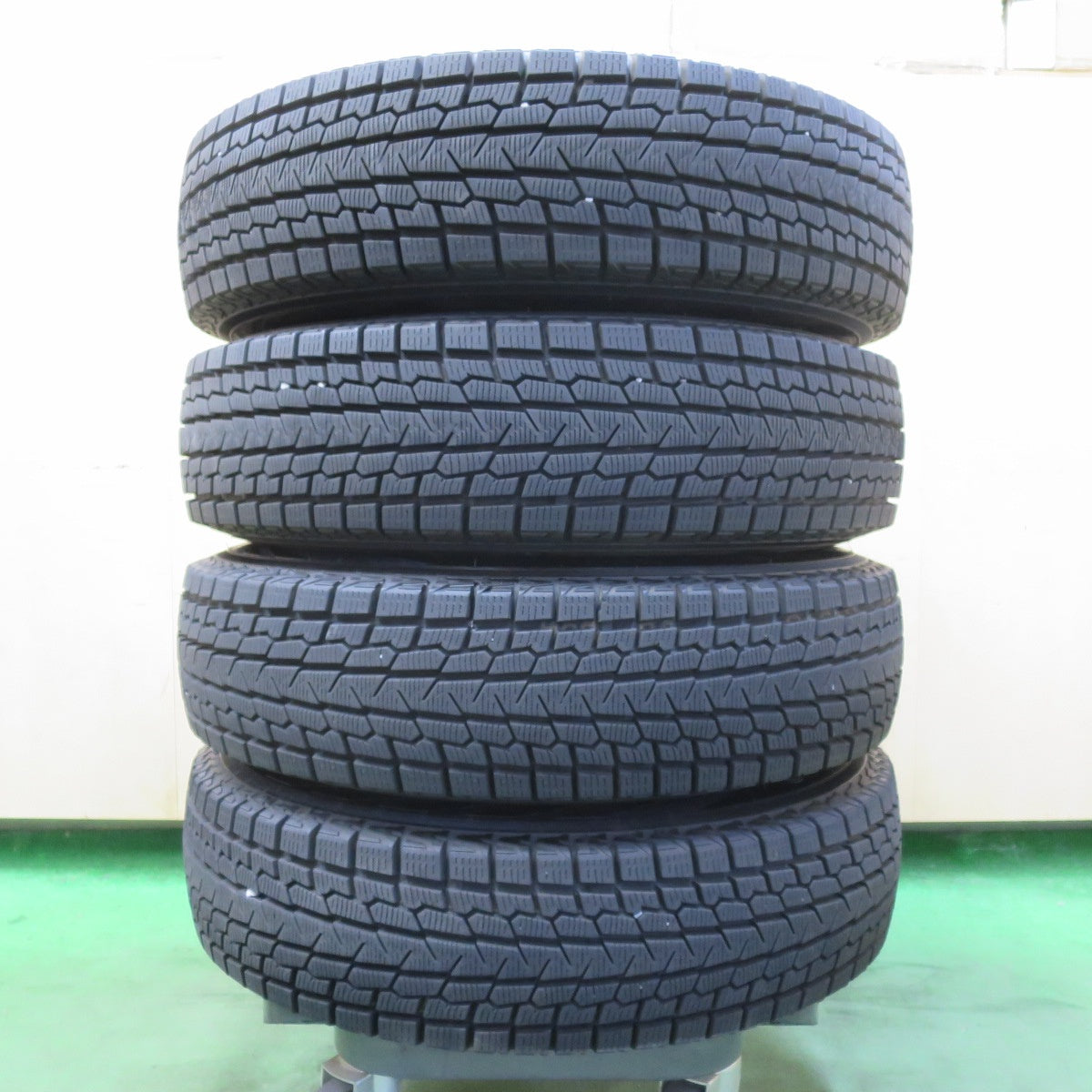 バリ溝!23年!キレイ!9.5分以上★ROCK KELLY CALDERA 175/80R16 スタッドレス ヨコハマ アイスガード G075 ロックケリー カルデラ 16インチ PCD139.7/5H★5092302イス