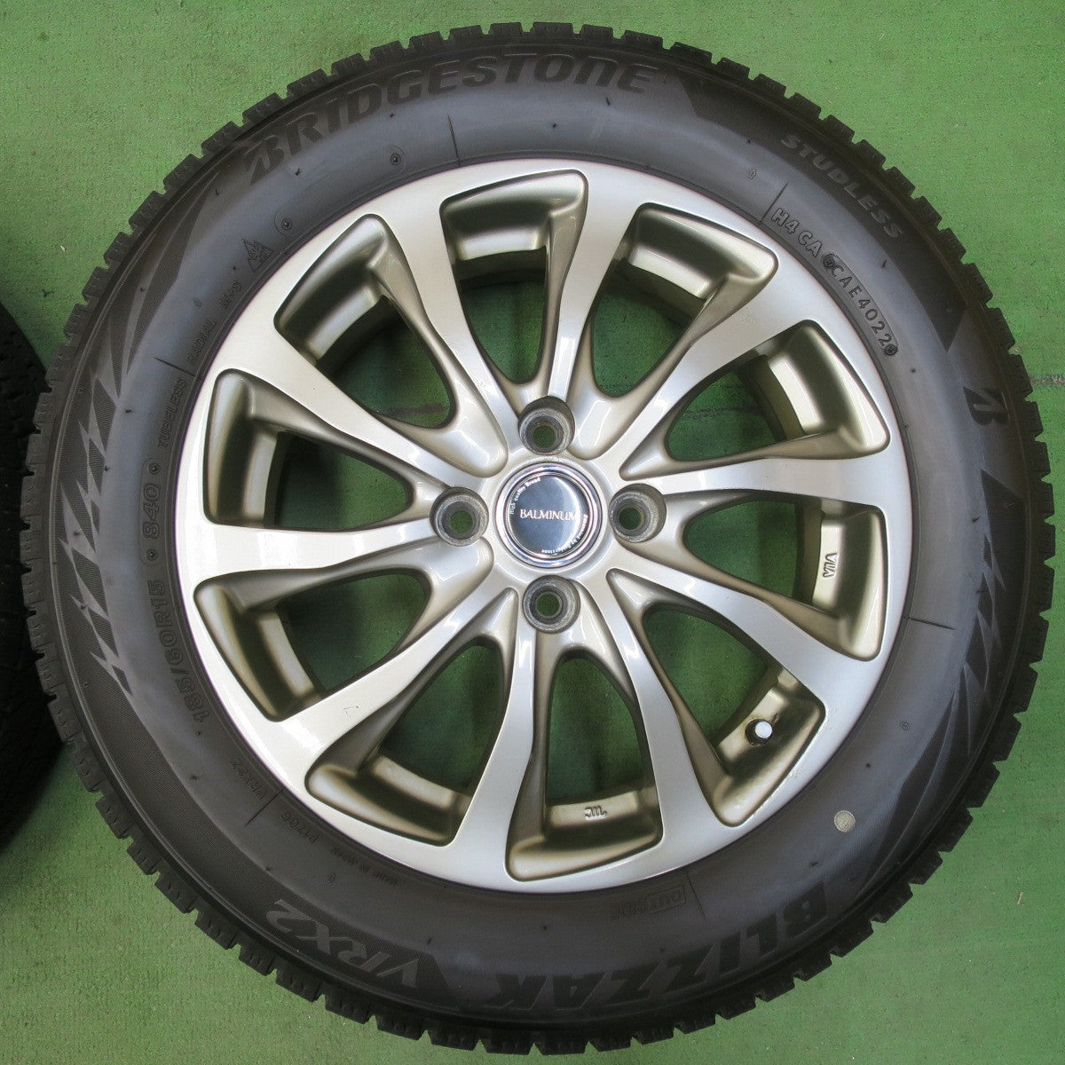 バリ溝!22年!8.5分★スタッドレス 185/60R15 ブリヂストン ブリザック VRX2 BALMINUM バルミナ 15インチ PCD100/4H★5042505イス