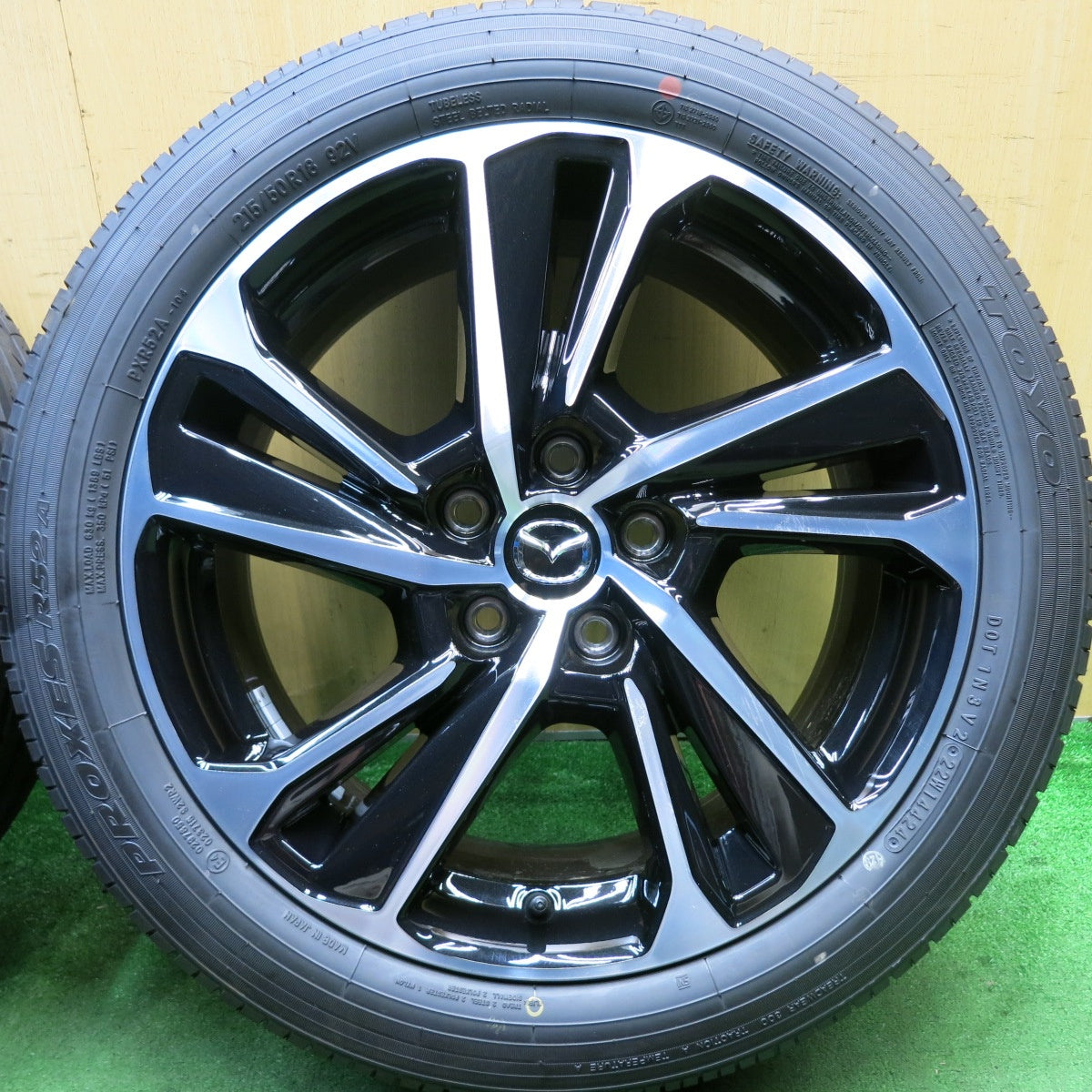 新車外し!24年★マツダ CX-3 vivid monotone 純正 215/50R18 トーヨー プロクセス R52A 18インチ PCD114.3/5H★5070601HAノ