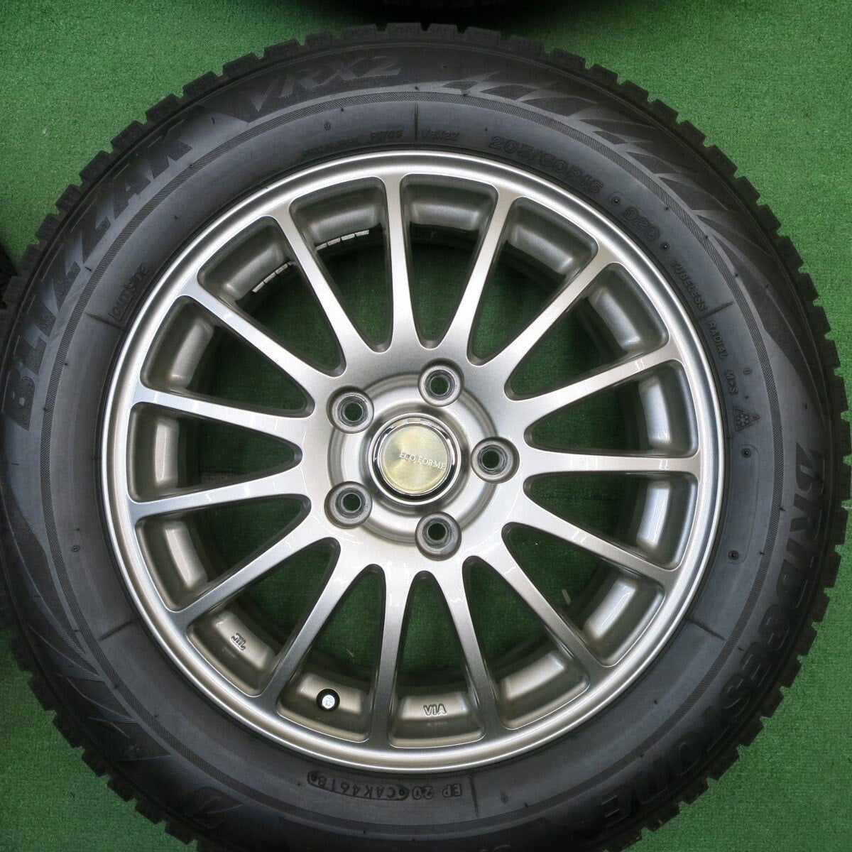 バリ溝!キレイ!9.5分★スタッドレス 205/60R16 ブリヂストン ブリザック VRX2 ECO FORME エコフォルム 16インチ PCD114.3/5H★5031609TNス